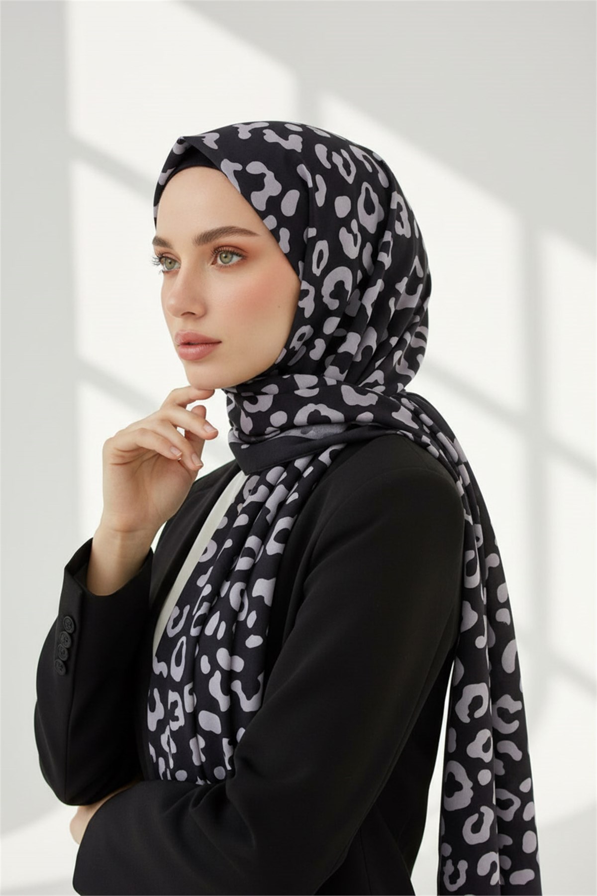 KREP LEOPAR DESENLİ GRİ RENKLİ 75X195 KIRIŞMAZ ŞAL