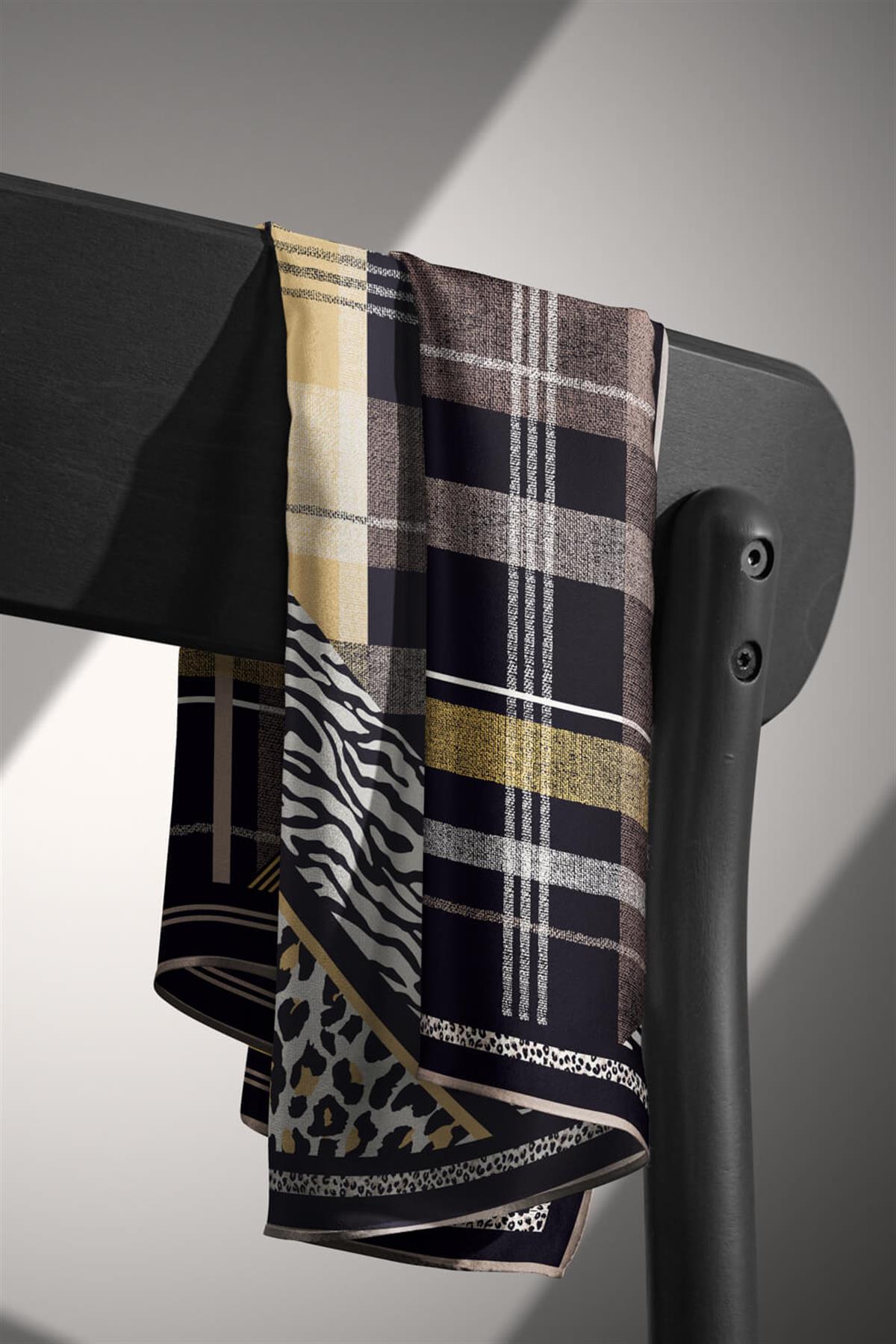 %100 Twill İpek Ekoseli Ve Leopar Desenli Siyah - Gold Renkli 90x90 Eşarp Dikim Şekli : El Dikişi