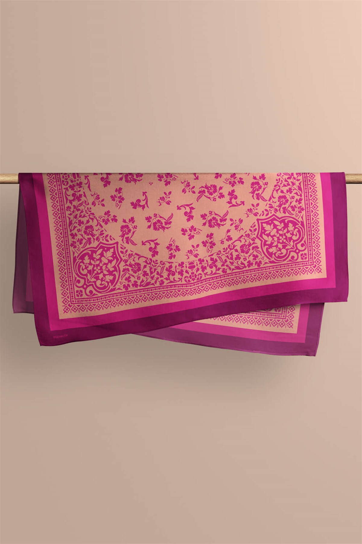 Violla E110 Kadın Vintage Desenli Bandana 50x50 Pembe DG0206-22 Snz