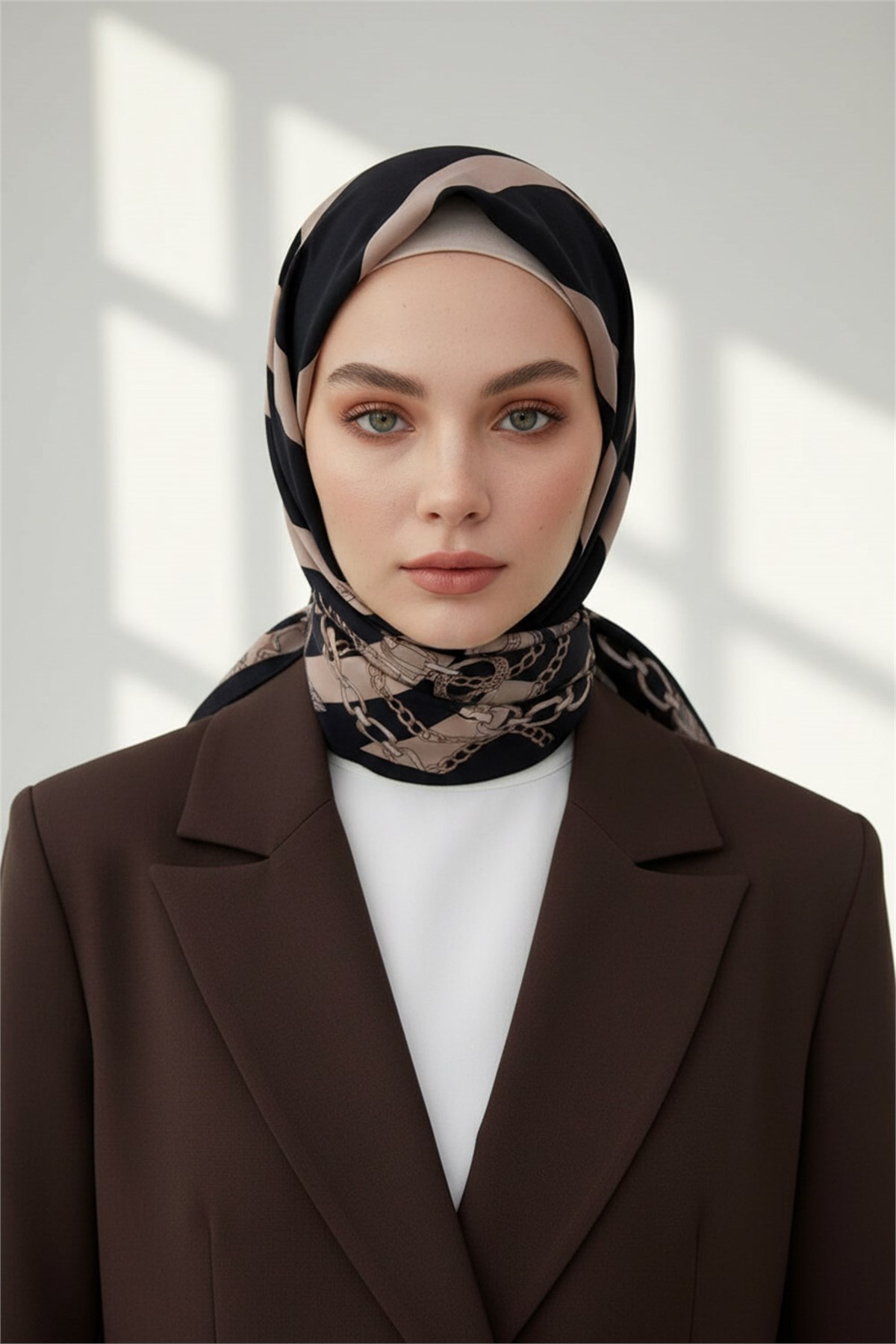 KREP ÇİZGİLİ VE ZİNCİR DESENLİ SİYAH - BEJ RENKLİ 75X195 KIRIŞMAZ ŞAL