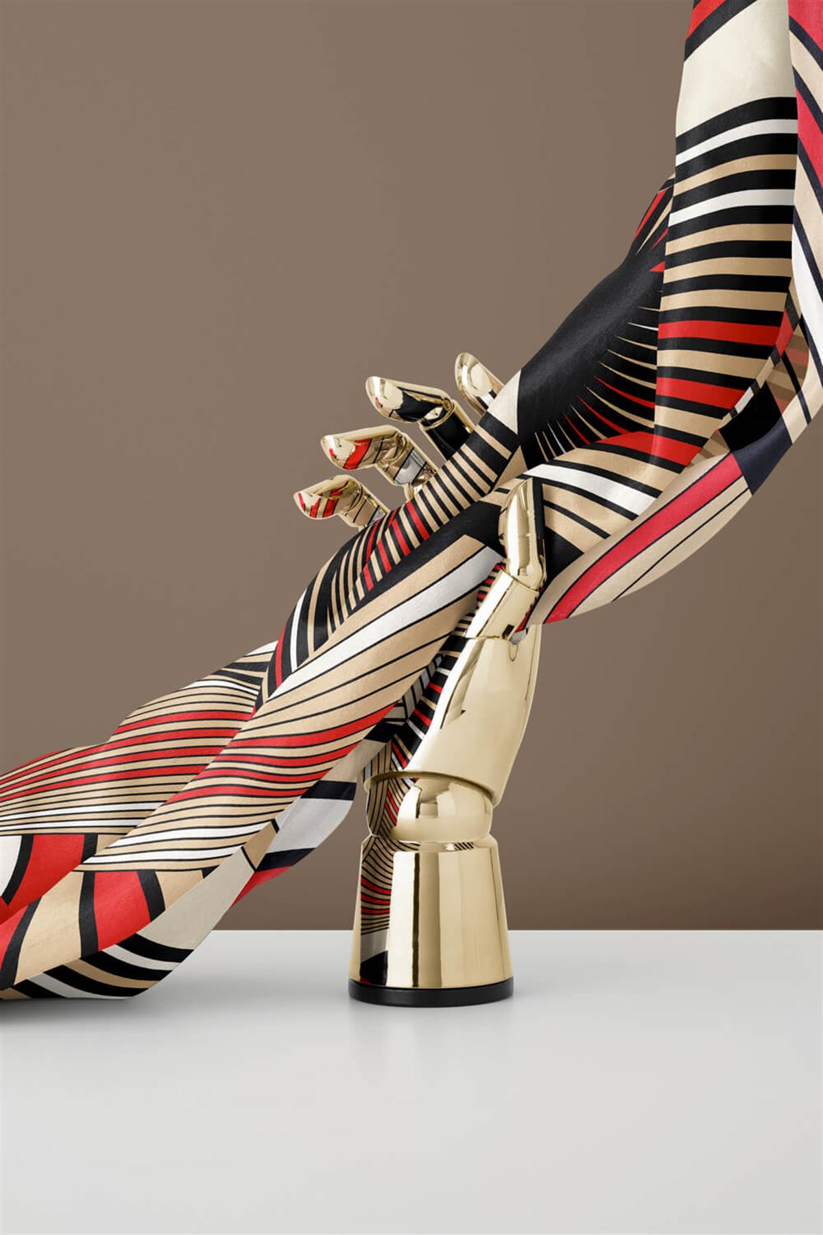 %100 Twill İpek Okyanus Dalgası Desenli Bej - Kırmızı Renkli 90x90 Eşarp Kenar Dikiş Şekli El Dikişli