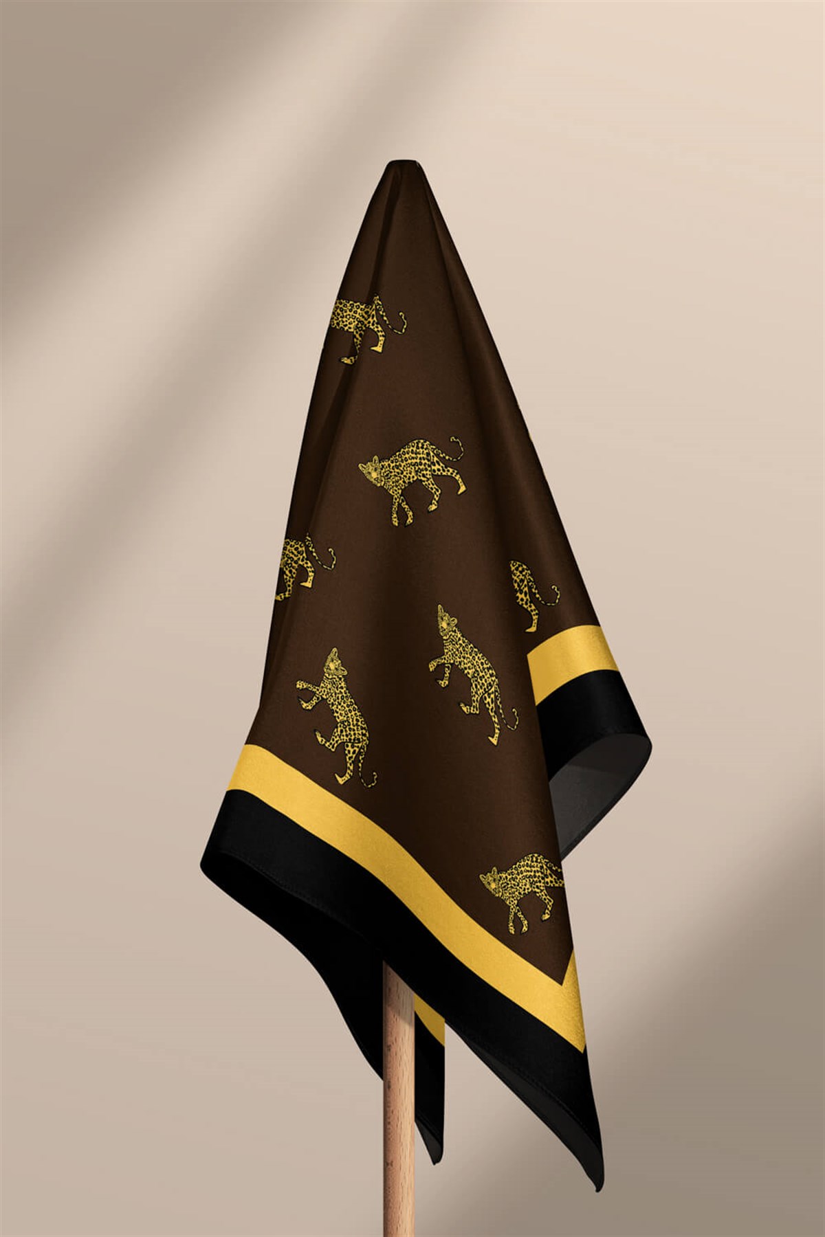 Violla A27 Kadın Kahverengi Hardal Leo Desenli 50x50 Bandana HYL DG0948-22