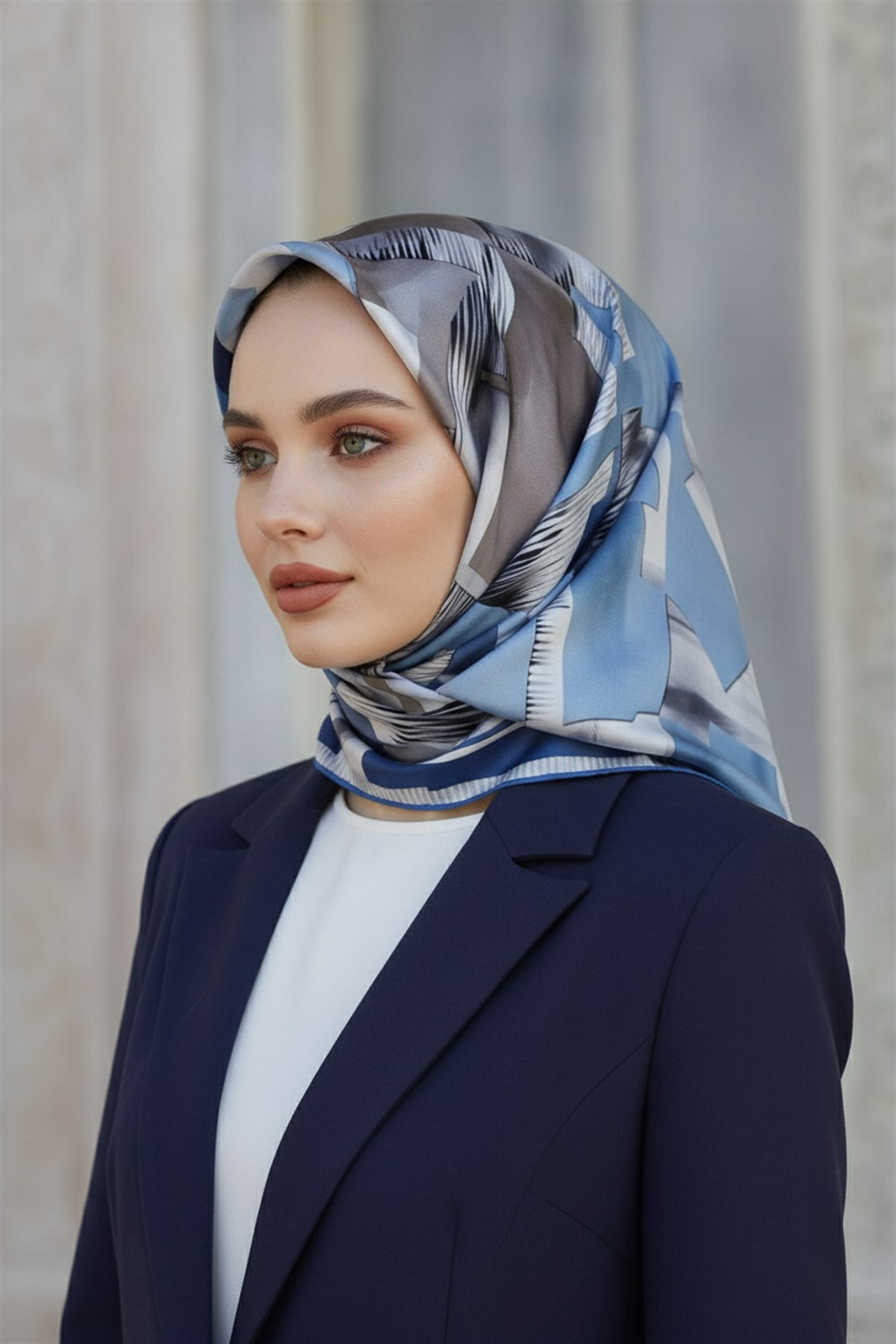 %100 Twill İpek Geometrik Desenli İndigo - Gri Renkli 90x90 Eşarp Dikim Şekli : El Dikişi
