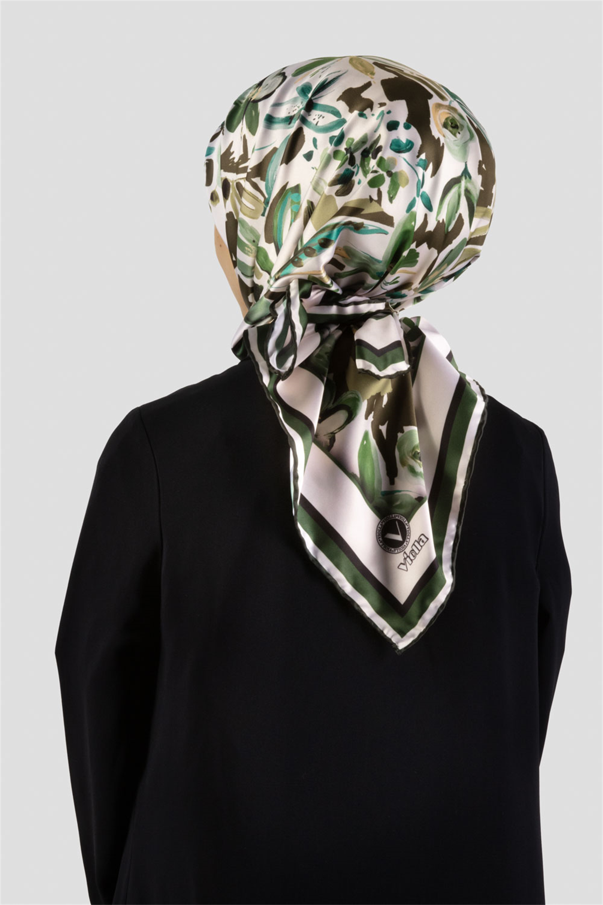 Rayon Çiçek Desenli Zümrüt Yeşili Renkli 90x90 Dikim Şekli : El Dikişi Eşarp (İpek İçermez)