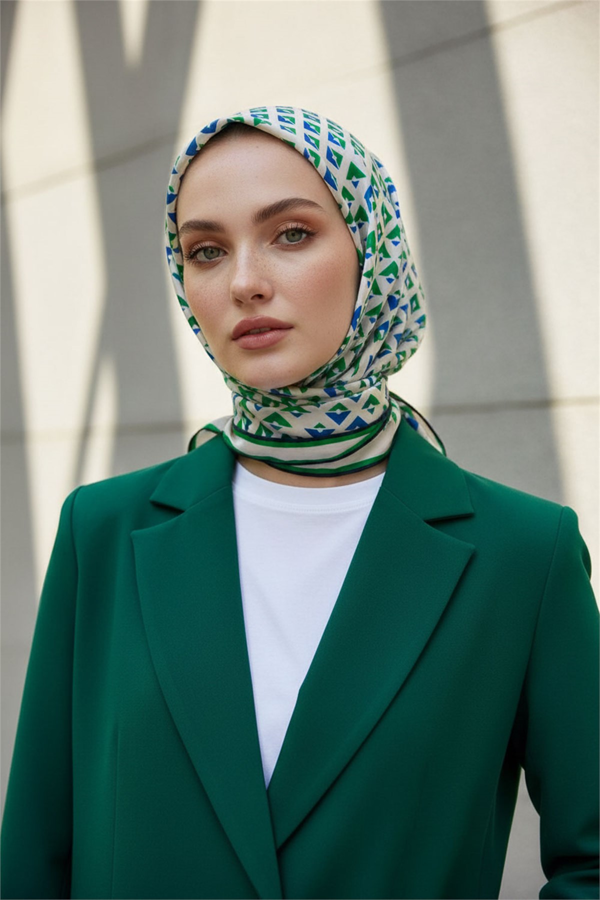 %100 Twill İpek Eşarp 90x90 Benetton Yeşili Saks Geometrik Desenli El Dikişli Kadın Eşarp