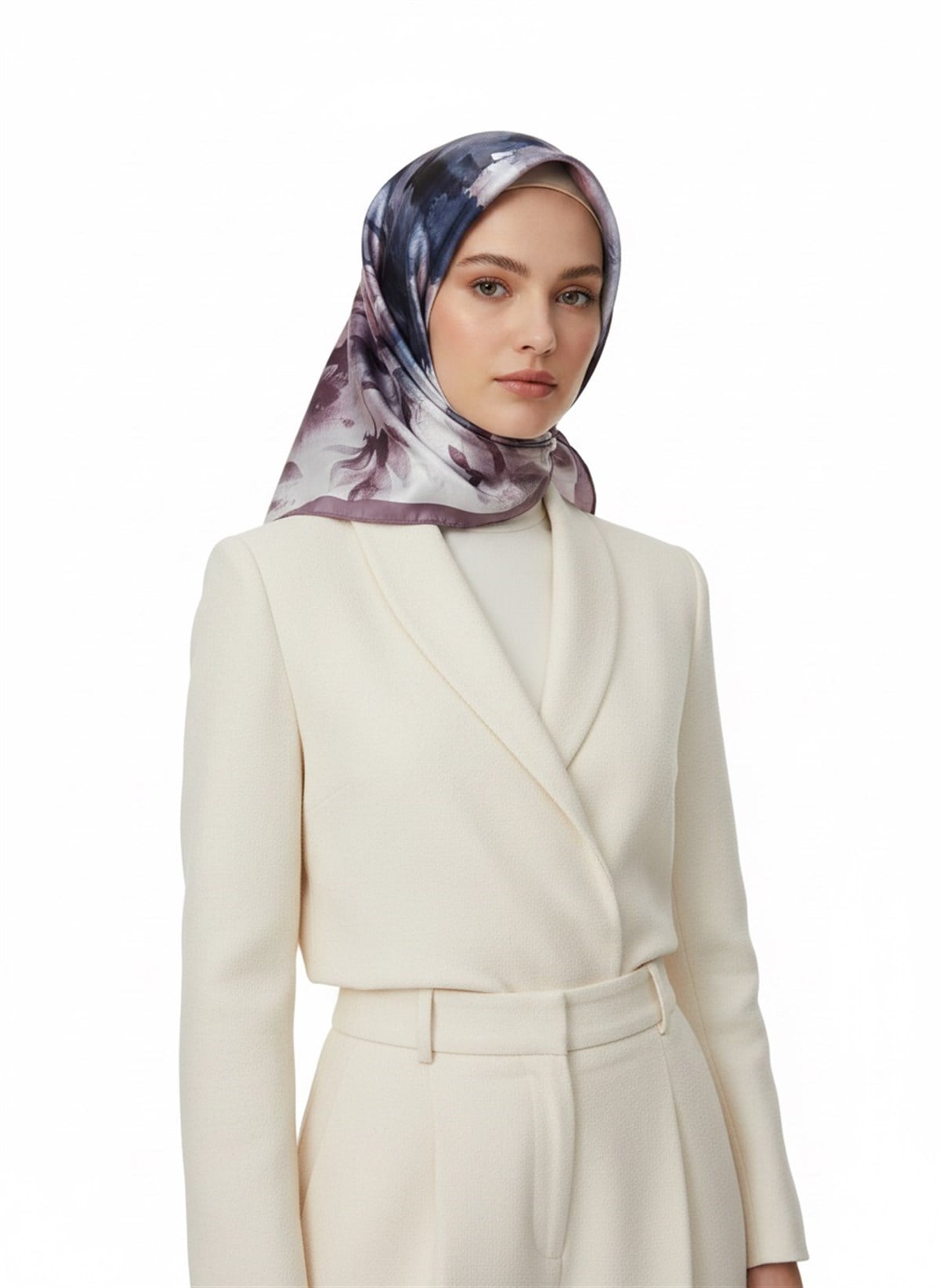 %100 Twill İpek Yaprak Desenli Pudra - Bebe Mavisi Renkli 90x90 Eşarp Dikim Şekli : El Dikişi