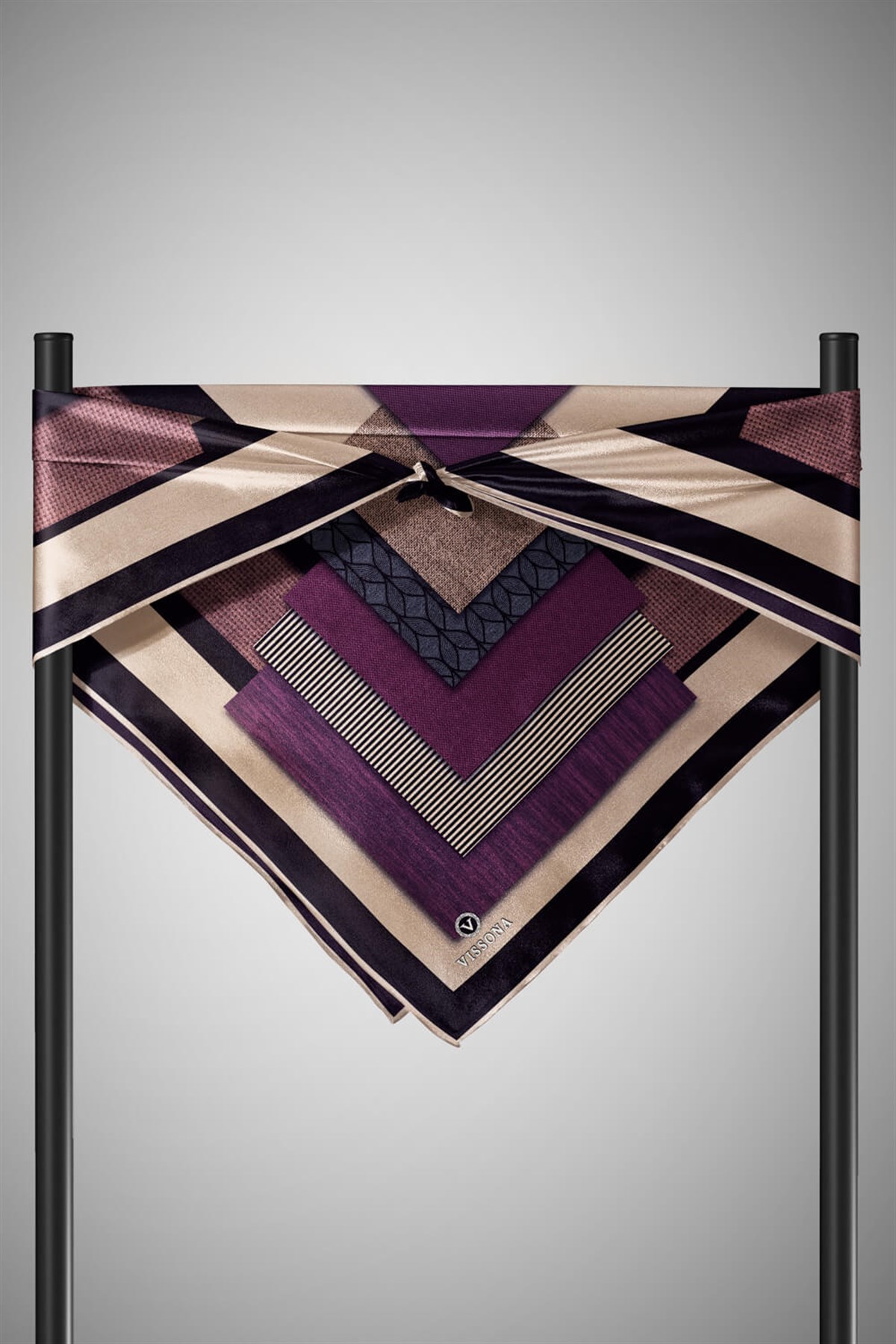 %100 Twill İpek Geometrik Desenli Mürdüm - Siyah Renkli 90x90 Eşarp Dikim Şekli : El Dikişi