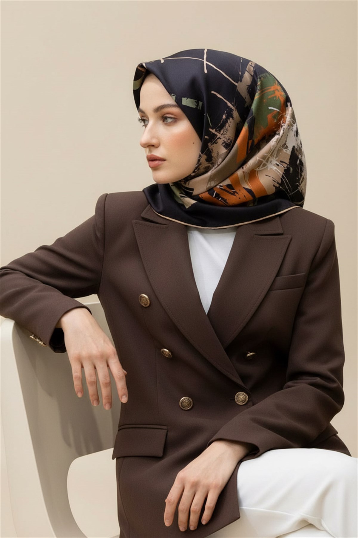 %100 Twill İpek Geometrik Desenli Taba - Haki Renkli 90x90 Eşarp Dikim Şekli : El Dikişi