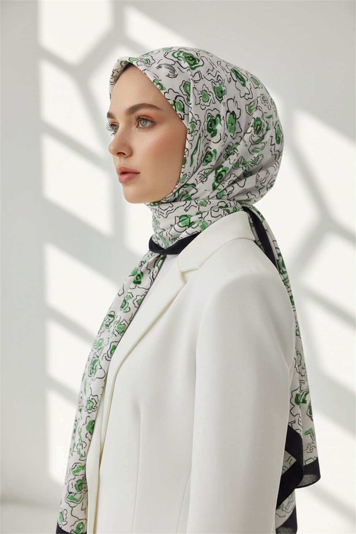 KREP ÇİÇEKLİ ZÜMRÜT YEŞİLİ - MİNT YEŞİLİ RENKLİ 75X195 KIRIŞMAZ ŞAL