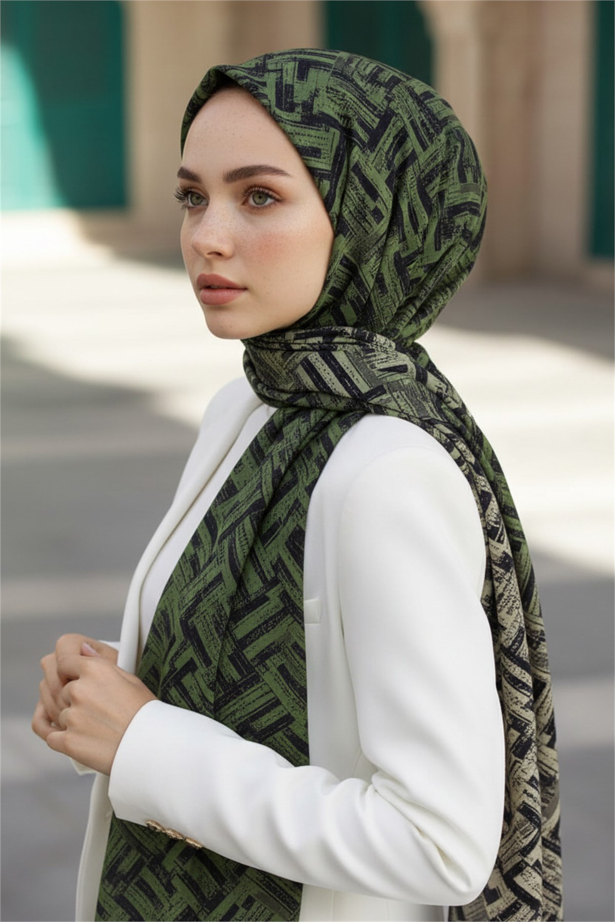 KREP DEGRADELİ ÇİZGİ DESENLİ ZÜMRÜT YEŞİLİ RENKLİ 75X195 KIRIŞMAZ ŞAL