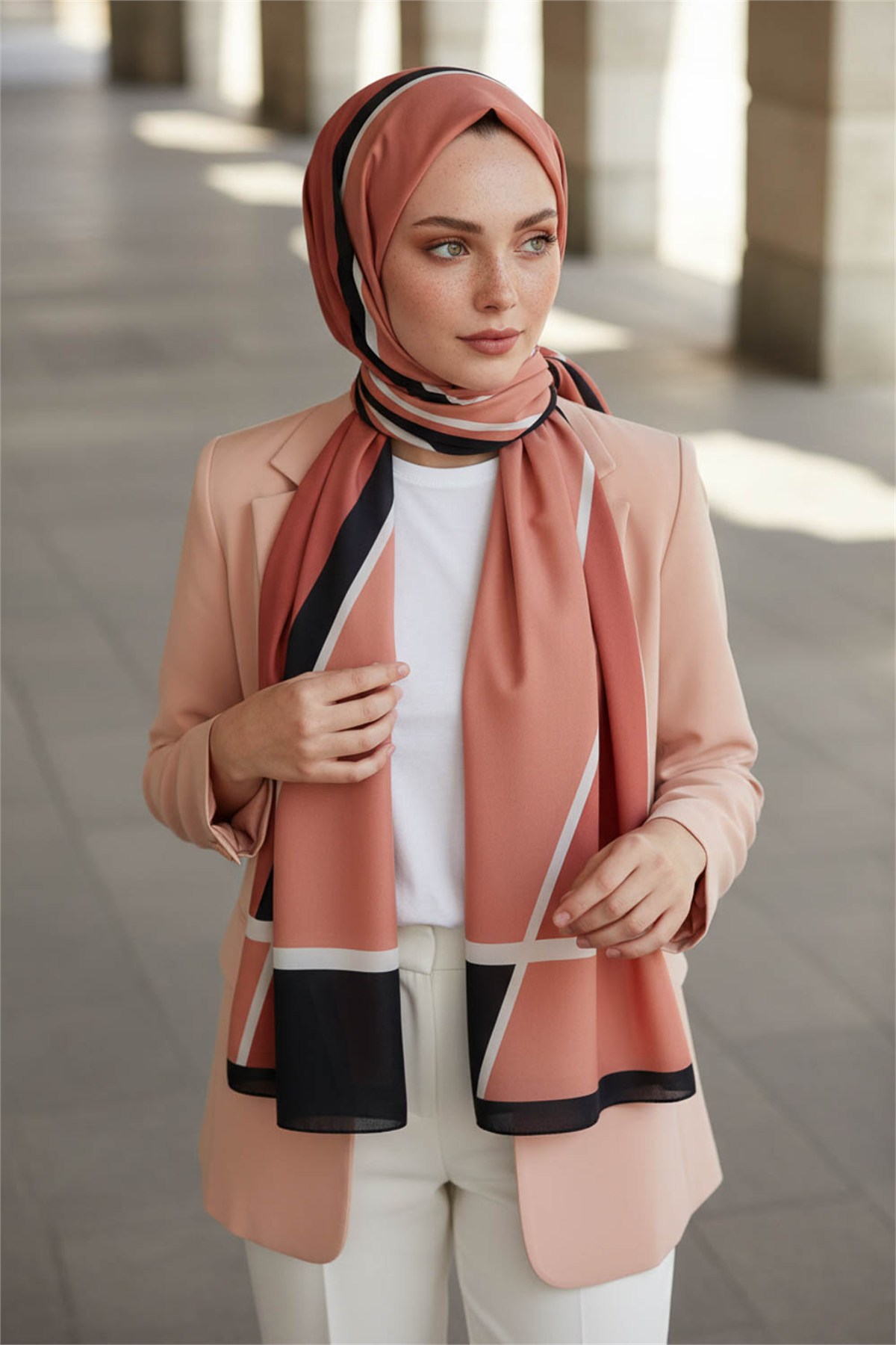 KREP GEOMETRIK DESENLİ BAKIR RENKLİ 75X195 KIRIŞMAZ ŞAL
