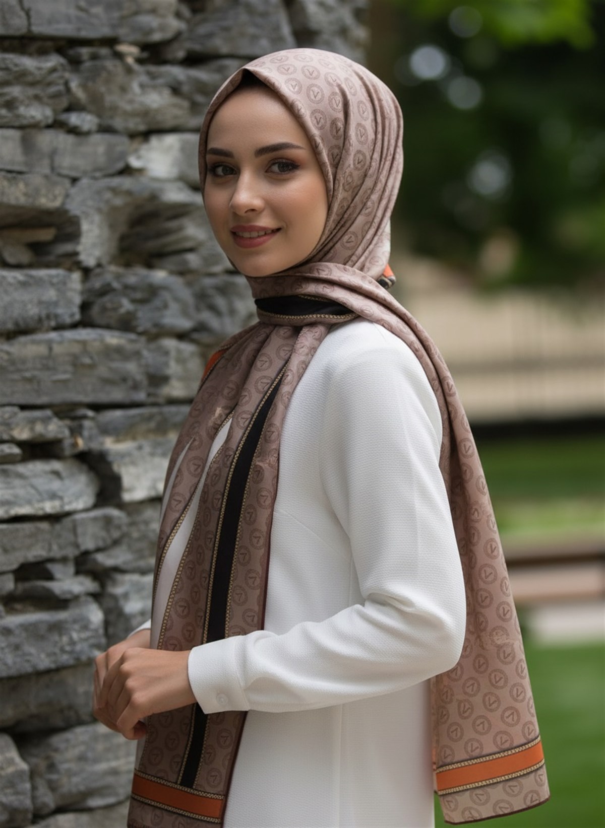 %100 İpek Monogram Desenli Bej - Turuncu Renkli 92x210 Şal