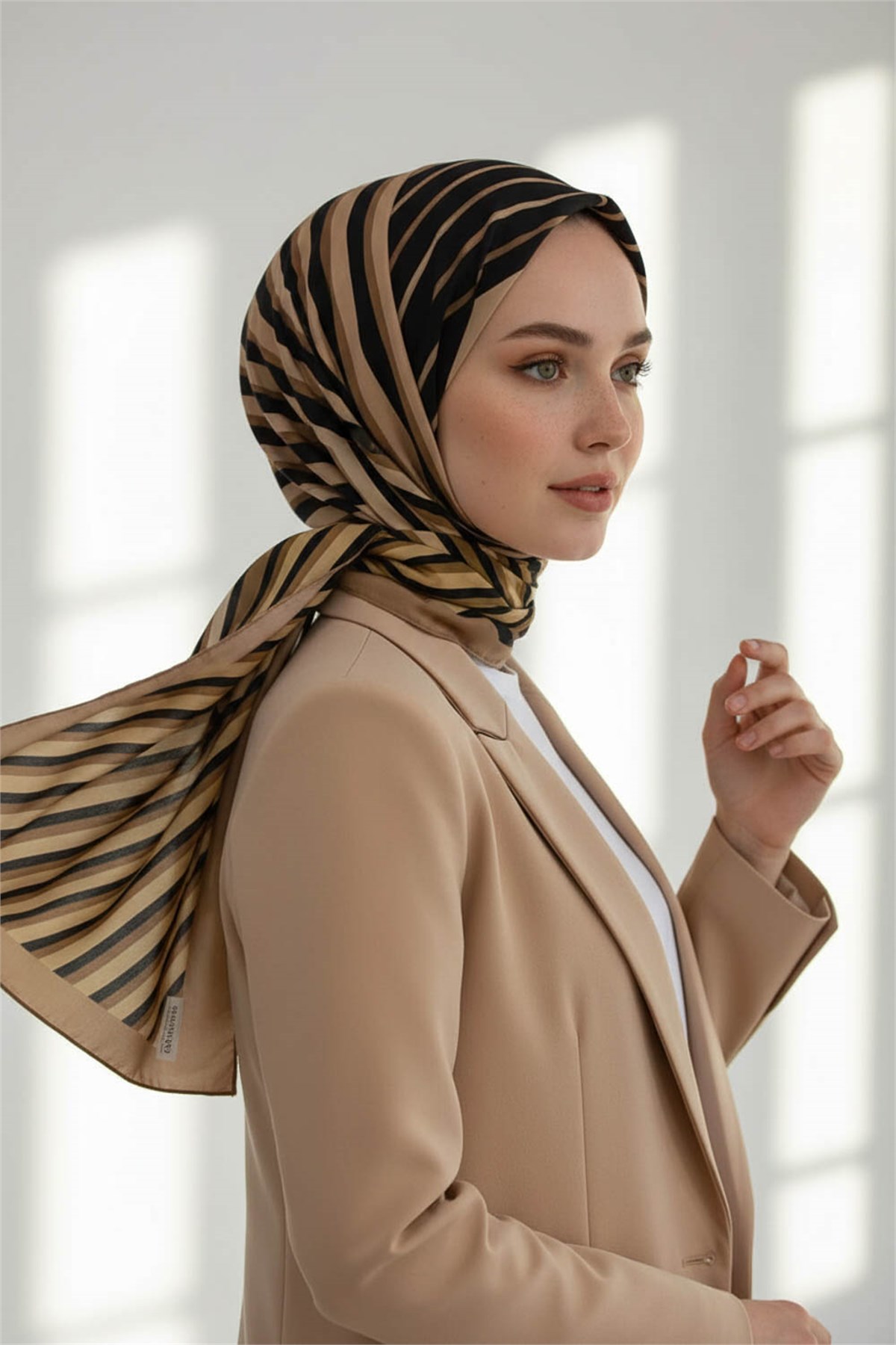 KREP ÇİZGİ DESENLİ BEJ RENKLİ 75X195 KIRIŞMAZ ŞAL