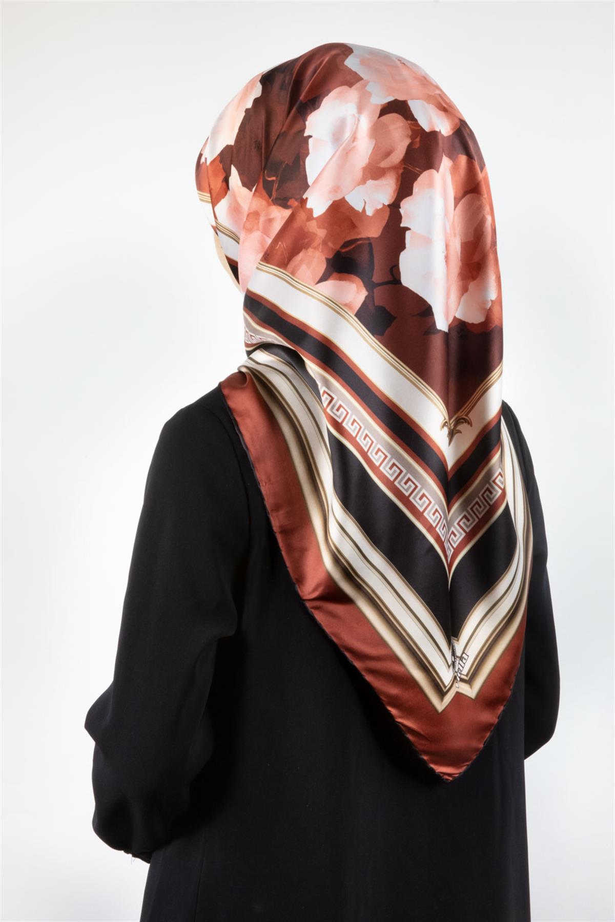 Rayon Çerçeveli Gül Desenli Taba Renkli 90x90 Dikim Şekli : El Dikişi Eşarp (İpek İçermez) Kenar Dikiş Şekli El Dikişli