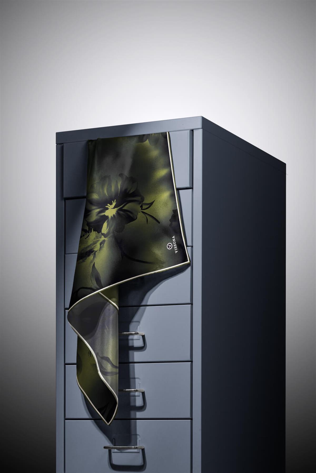 100% Twill İpek Çiçek Desenli Haki Renkli 90x90 Dikim Şekli : El Dikişi Eşarp