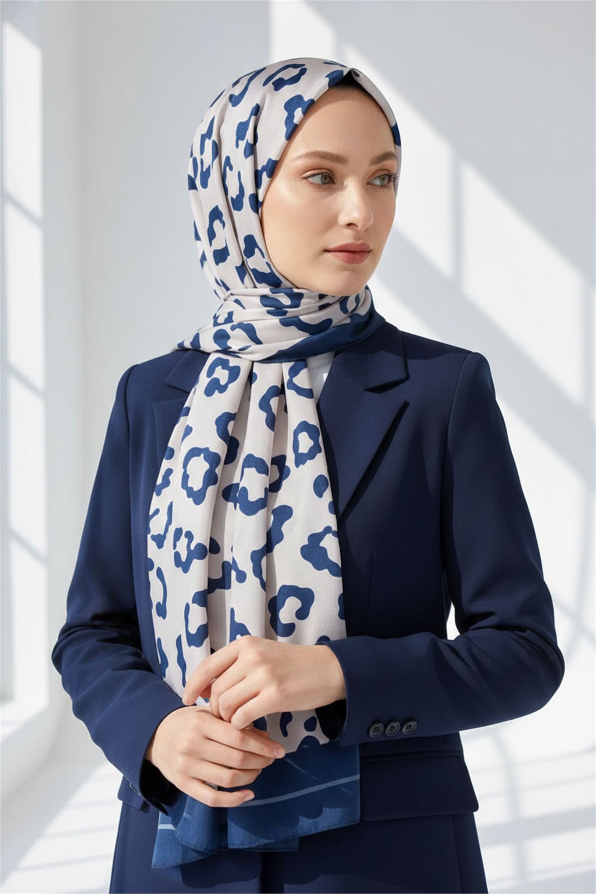 KREP LEOPAR DESENLİ LACİVERT RENKLİ 75X195 KIRIŞMAZ ŞAL