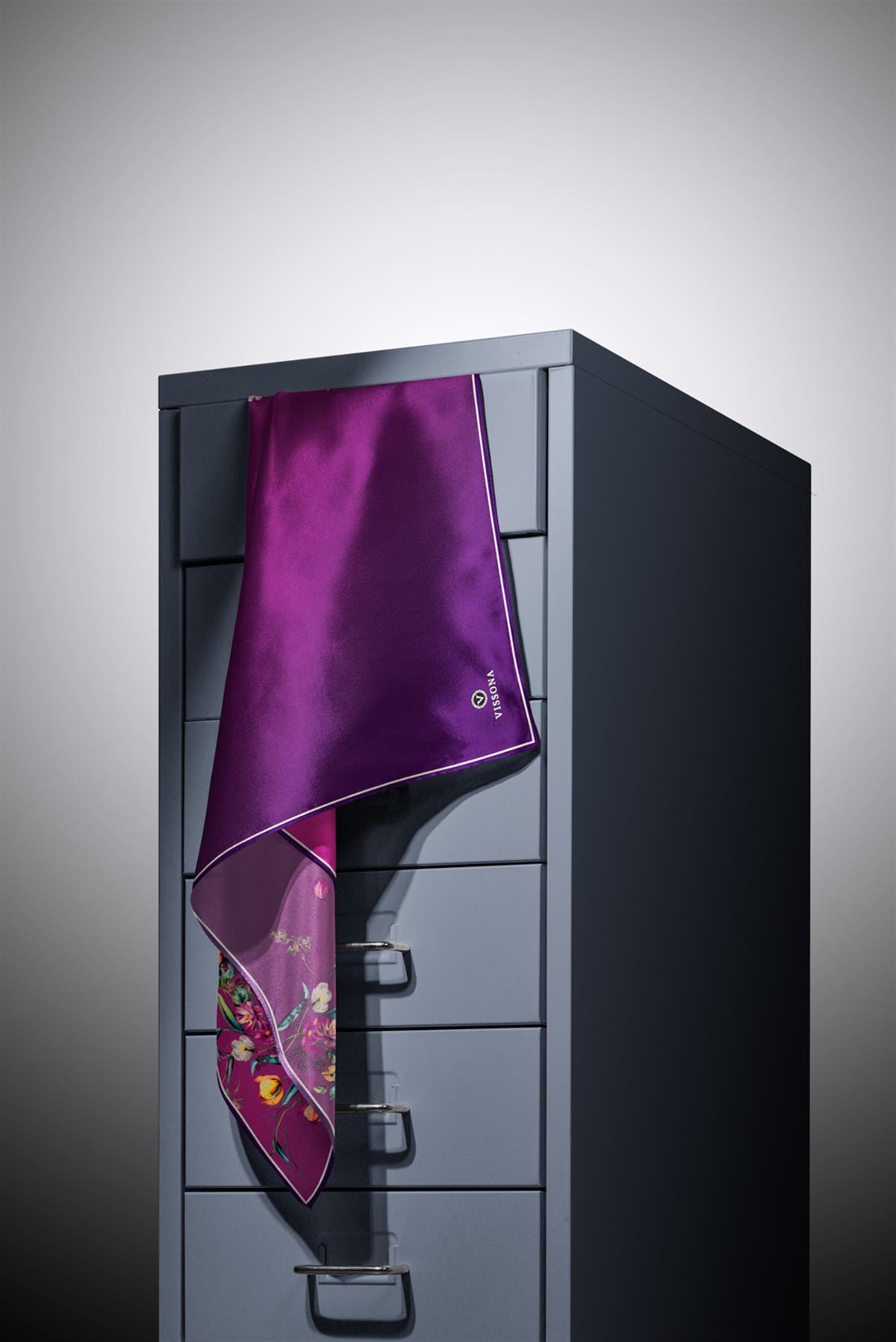 %100 Twill İpek Sonsuz Çiçek Desenli Mürdüm Renkli 90x90 Eşarp Dikim Şekli : El Dikişi