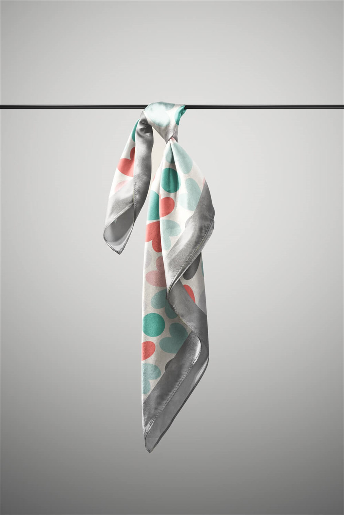 Violla V40 Kadın Kalp Desenli Bandana 50x50 Yeşil Kırmızı DG0122-22