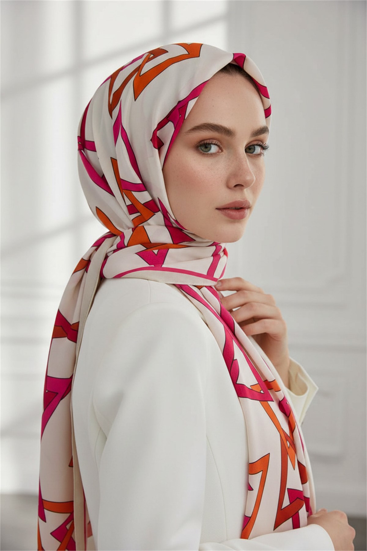 KREP GEOMETRİK DESENLİ FUŞYA RENKLİ 75X195 KIRIŞMAZ ŞAL