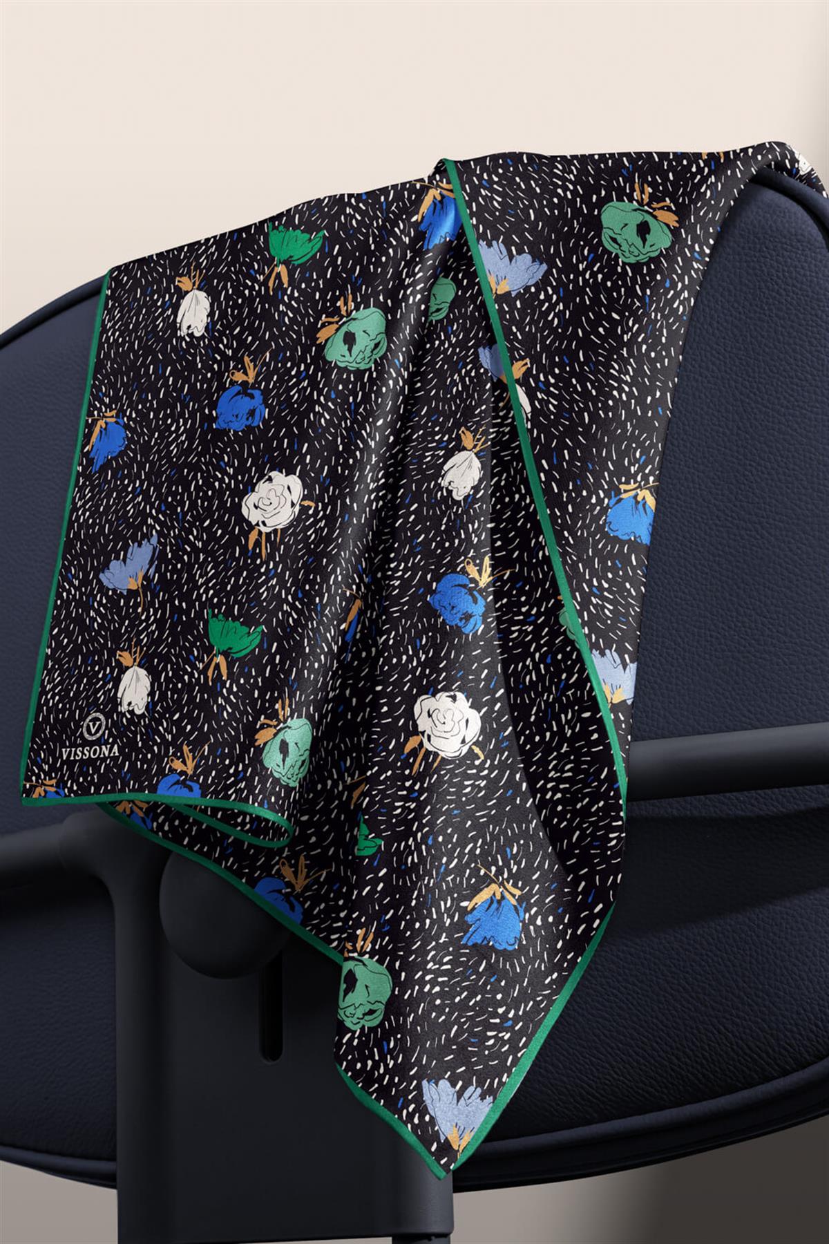 %100 Twill İpek Çıtır Çiçek Desenli Zümrüt Yeşili - Saks Renkli 90x90 Eşarp Dikim Şekli : El Dikişi