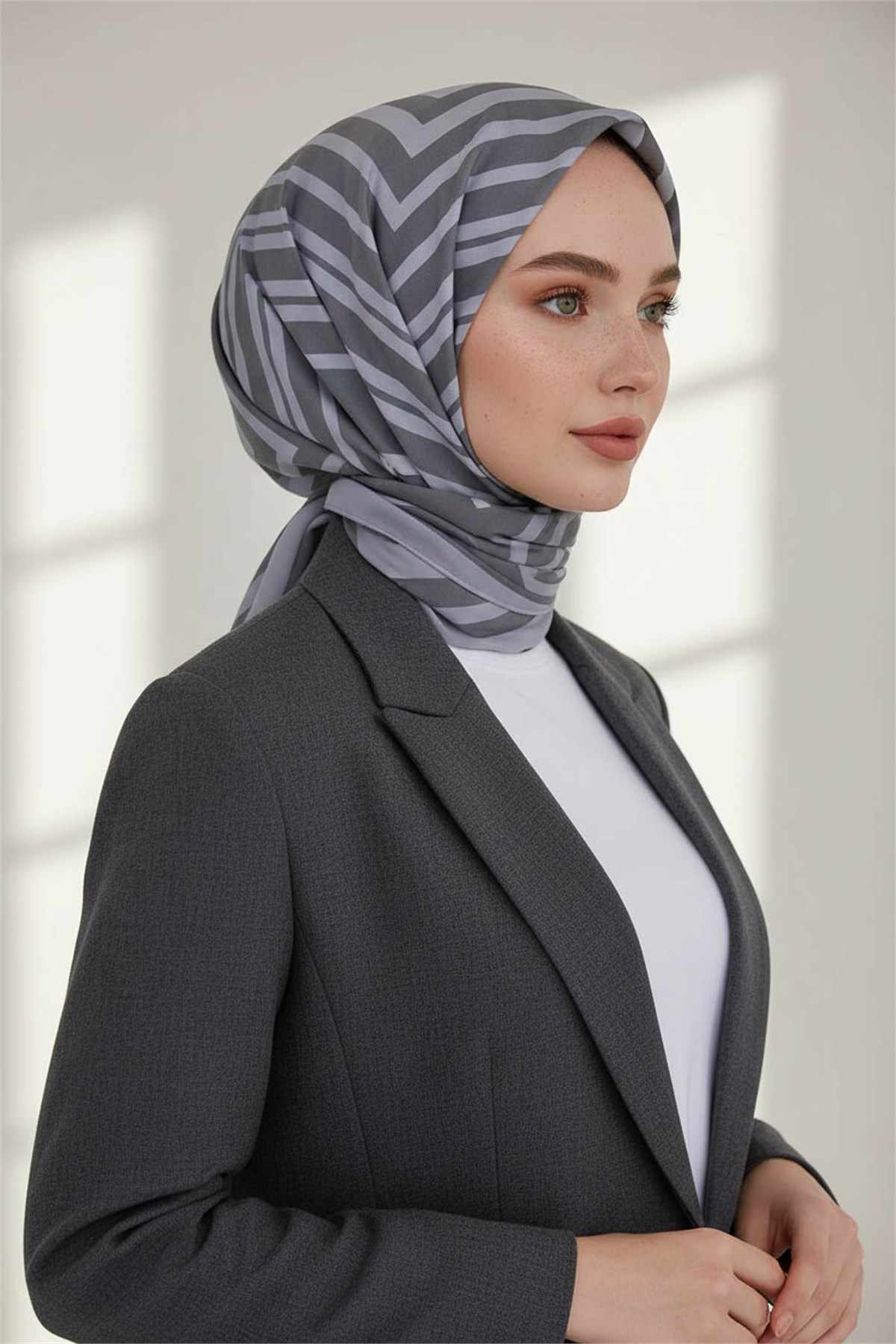 KREP ZİGZAG DESENLİ GRİ RENKLİ 75X195 KIRIŞMAZ ŞAL