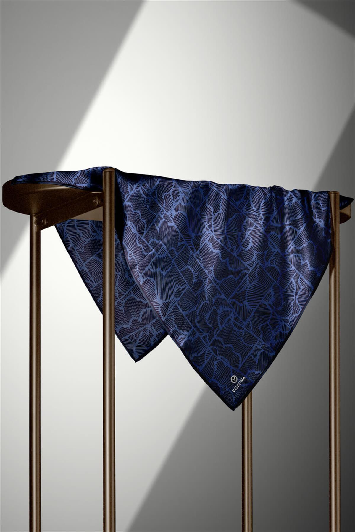 %100 Twill İpek Geometrik Desenli İndigo - Lacivert Renkli 90x90 Eşarp Dikim Şekli : El Dikişi