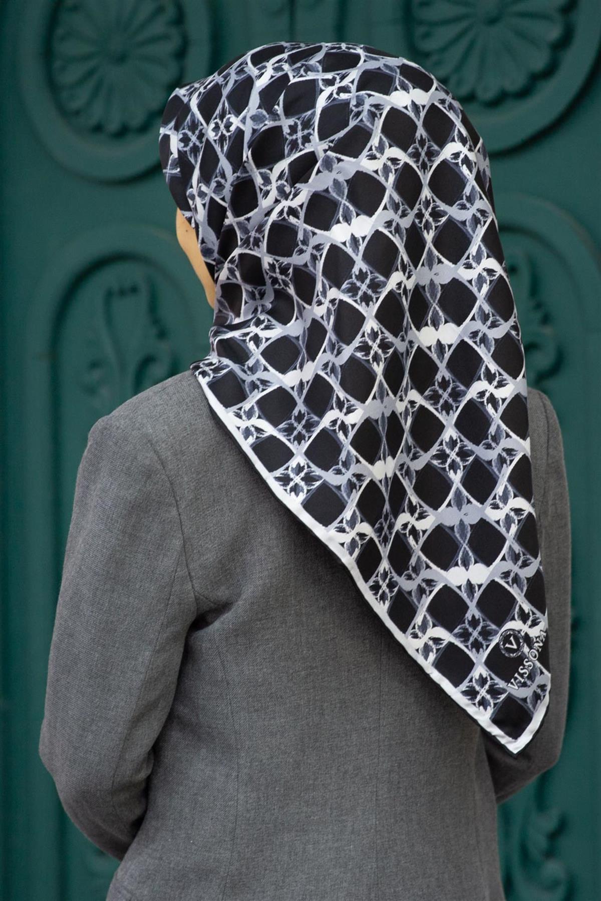 %100 Twill İpek Geometrik Desenli Siyah - Gri Renkli 90x90 Eşarp Dikim Şekli : El Dikişi