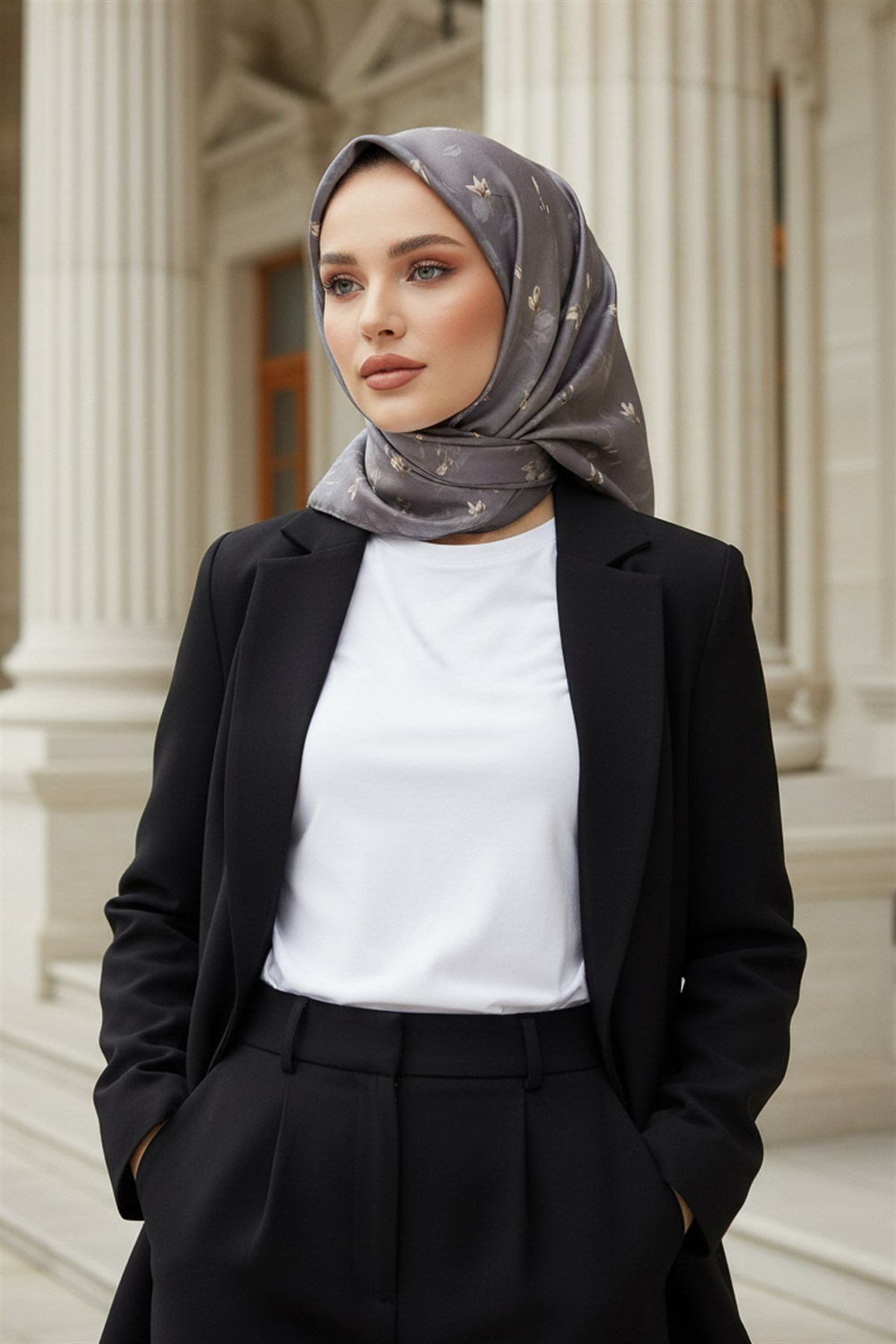 %100 Twill İpek Çiçek Desenli Gri Renkli 90x90 Eşarp Dikim Şekli : El Dikişi