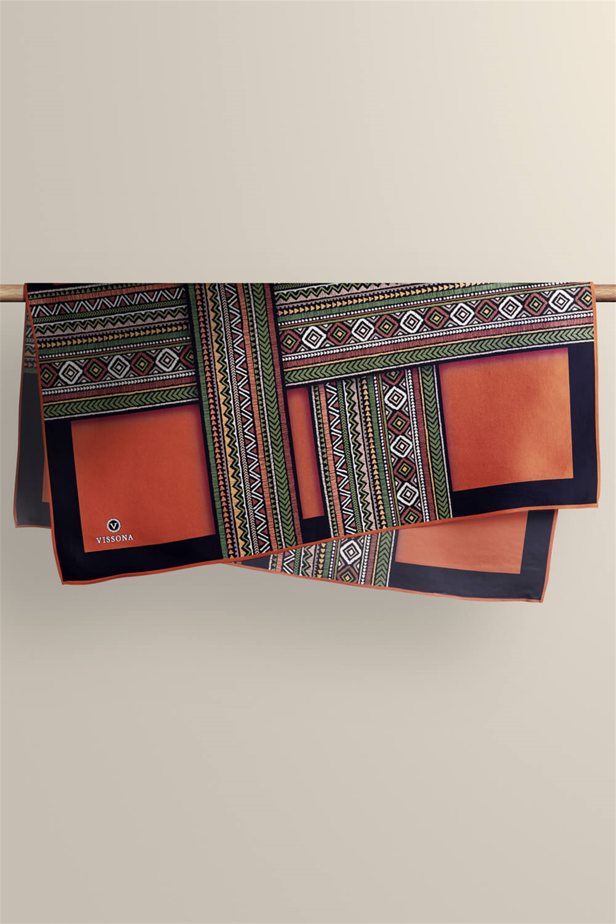 % 57 İPEK % 43 VİSKON Twill İpek Etnik Desenli Taba - Haki Renkli 90x90 Eşarp Dikim Şekli : El Dikişi