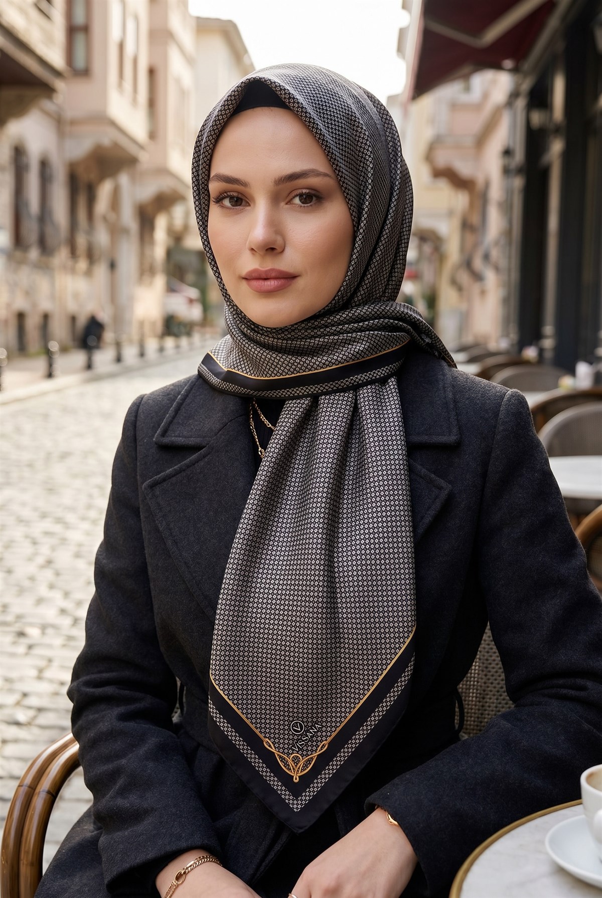 %100 Twill İpek Minik Motif Desenli Siyah - Siyah Renkli 90x90 Eşarp Dikim Şekli : El Dikişi