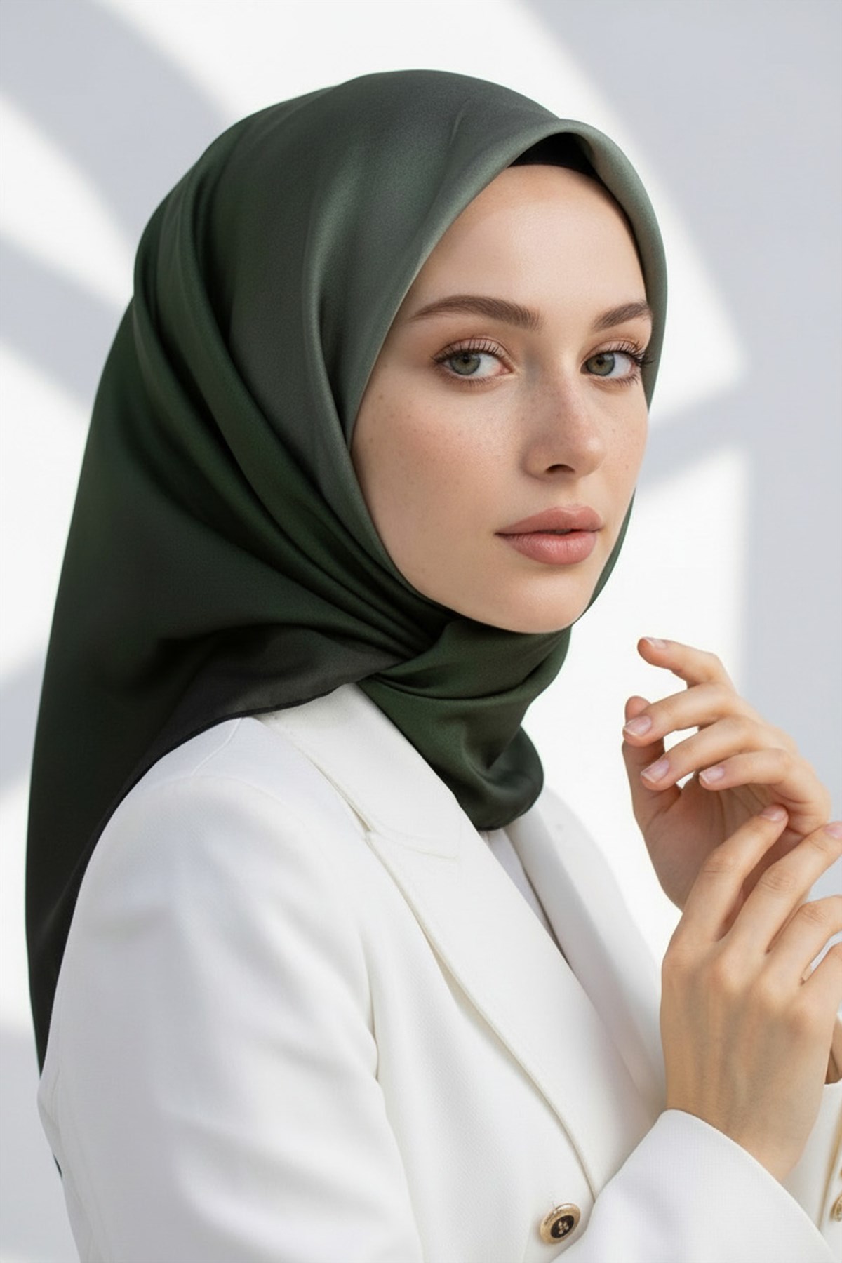 %100 Twill İpek Degrade Desenli Haki Renkli 90x90 Eşarp Dikim Şekli : El Dikişi