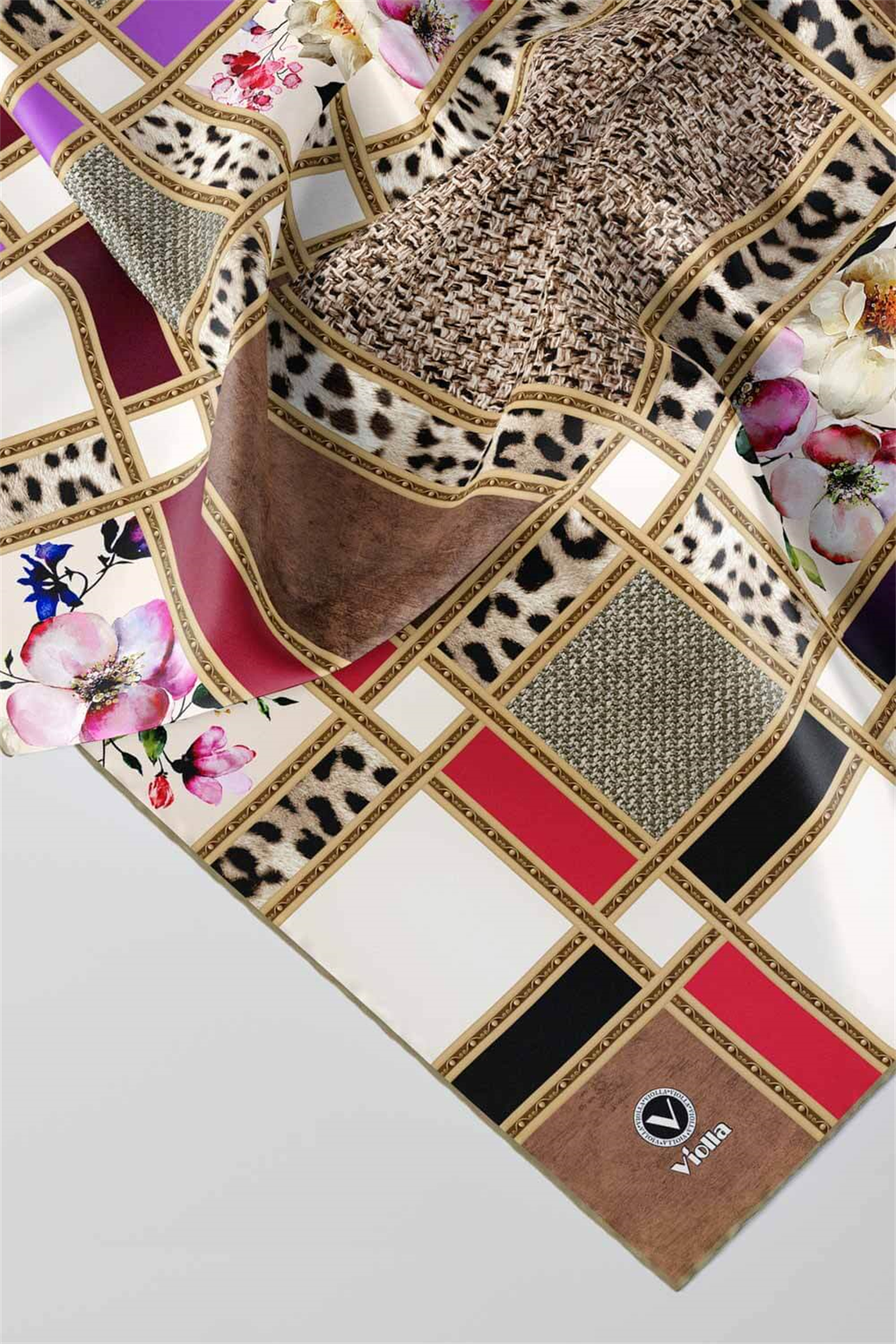 Twill Leopar ve Çiçek Desenli Vizon - Pembe Renkli 90x90 Eşarp (İpek İçermez) Dikim Şekli : El Dikişi