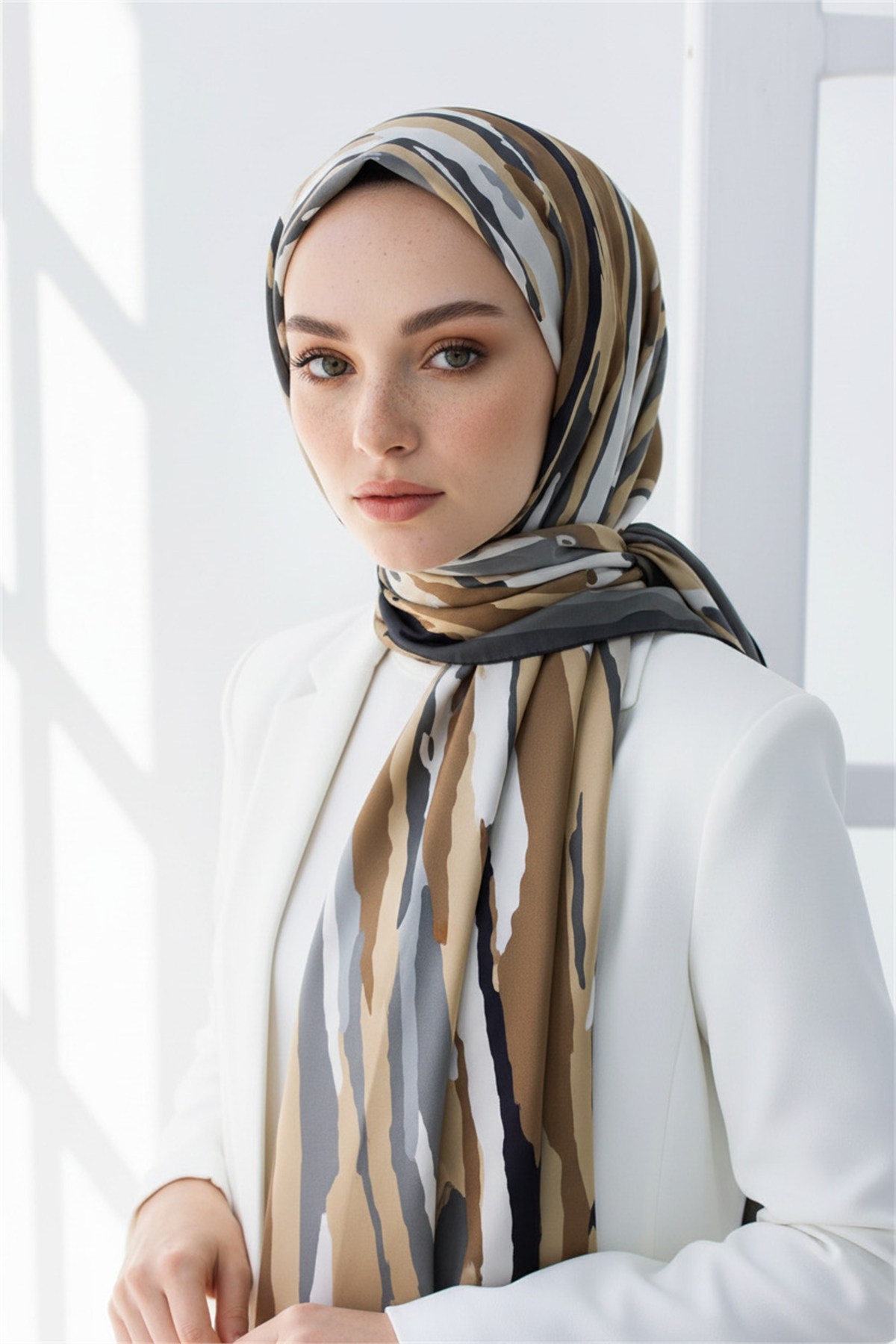 KREP GEOMETRİK DESENLİ FÜME RENKLİ 75X195 KIRIŞMAZ ŞAL