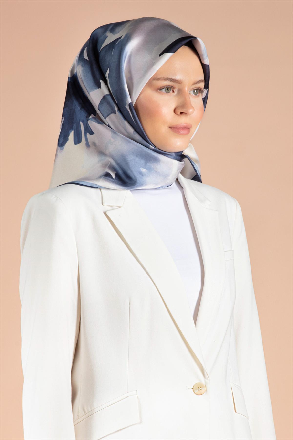 %100 Twill İpek Yaprak Desenli İndigo Mavisi - Lacivert Renkli 90x90 Eşarp Dikim Şekli : El Dikişi