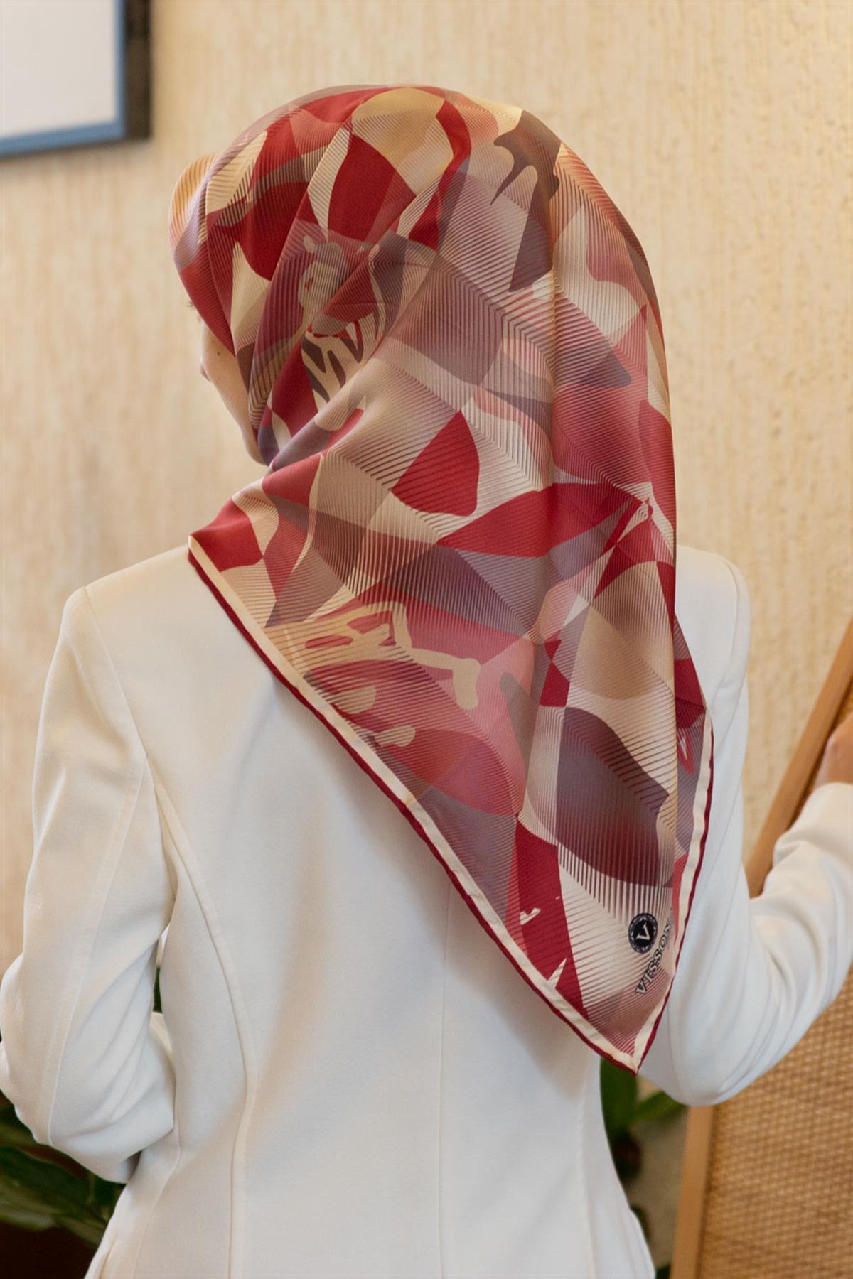 %100 Twill İpek Çiçek Desenli Bordo Renkli 90x90 Eşarp Dikim Şekli : El Dikişi