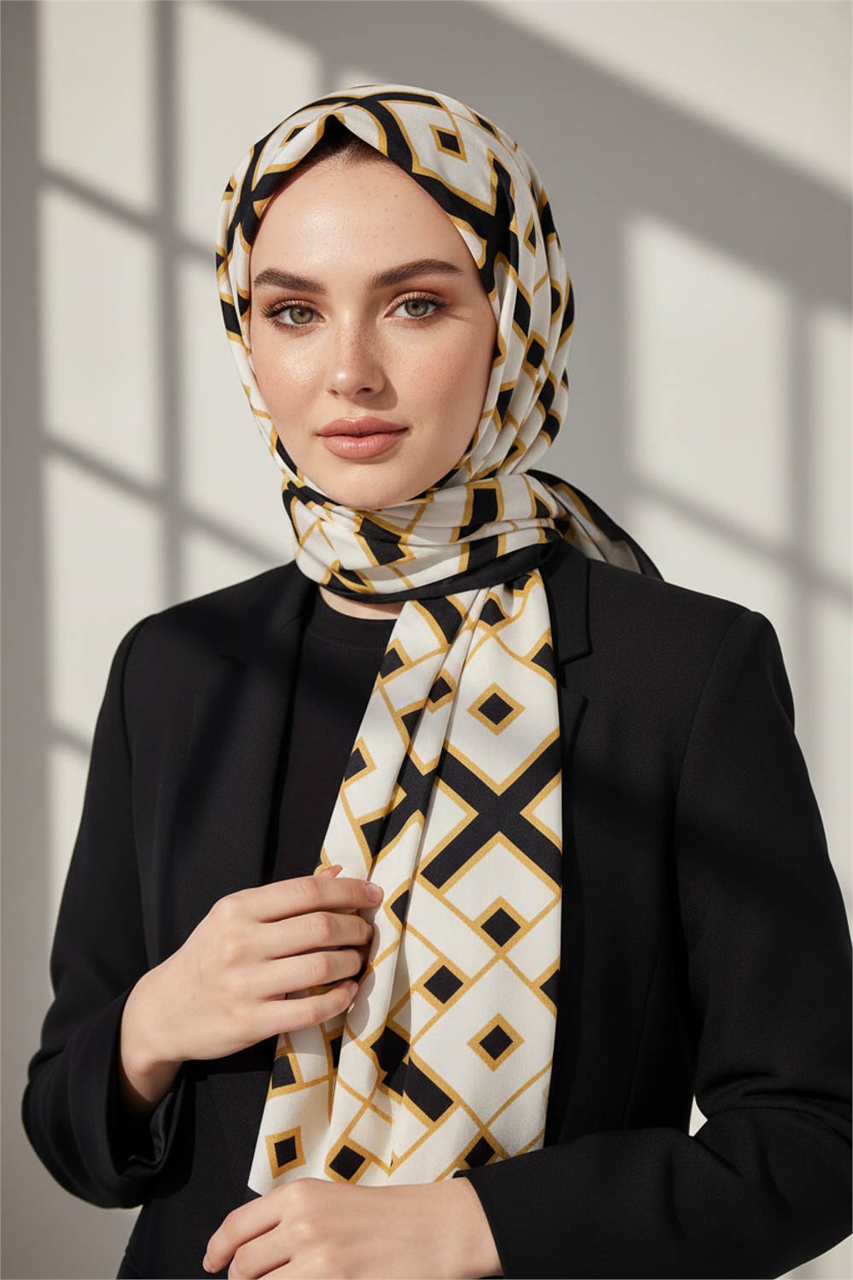KREP GEOMETRİK DESENLİ SİYAH RENKLİ 75X195 KIRIŞMAZ ŞAL