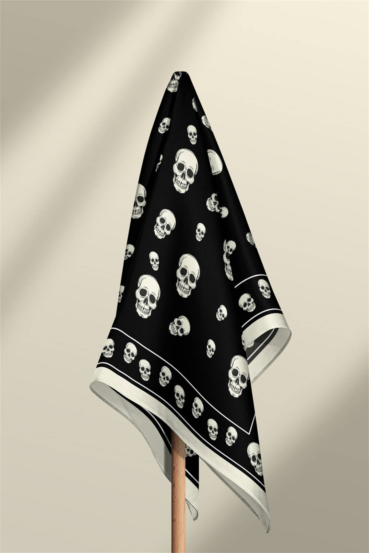 A104 Modabutik Kurukafa Desenli Bandana