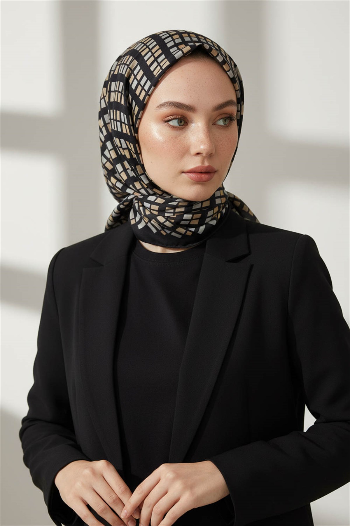 KREP KARE DESENLİ GRİ RENKLİ 75X195 KIRIŞMAZ ŞAL