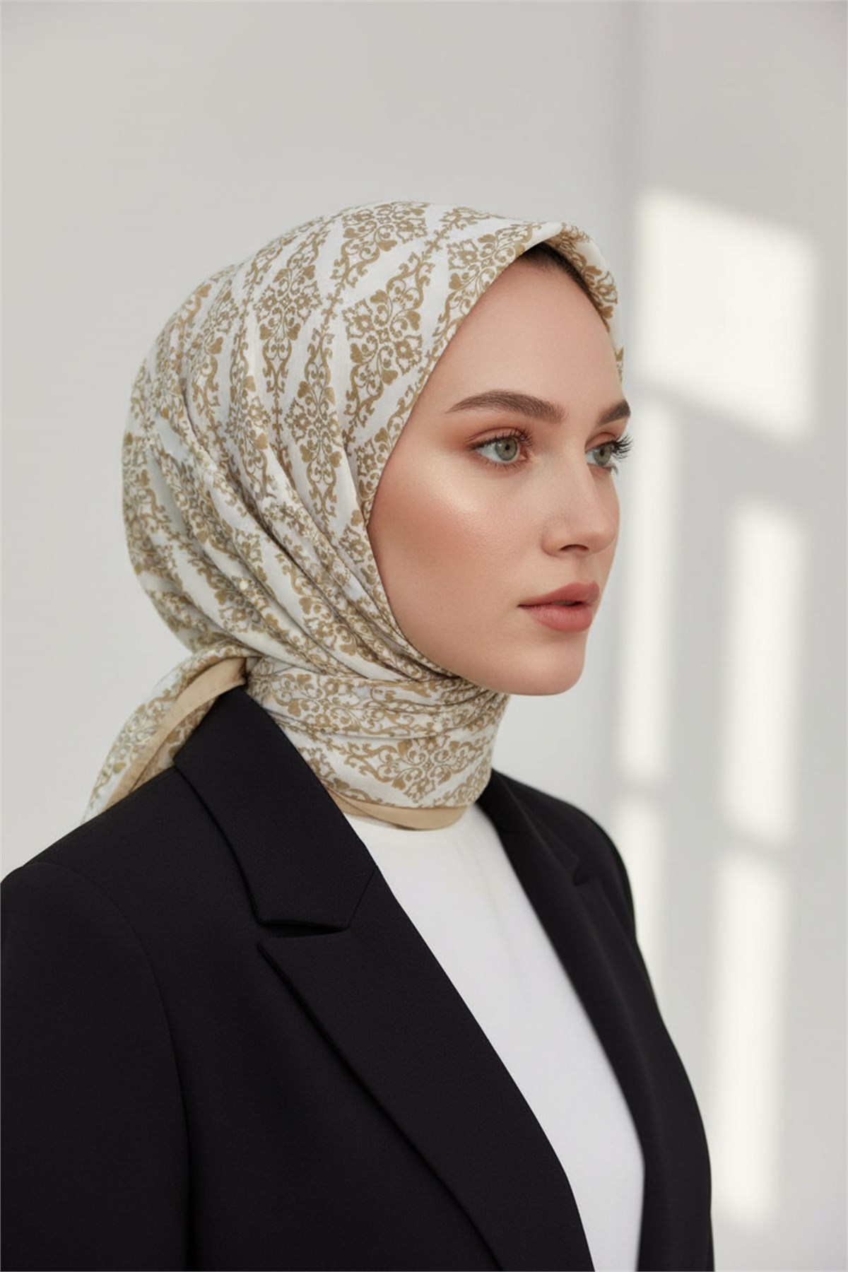 KREP BAROK DESENLİ BEJ RENKLİ KIRIŞMAZ ŞAL