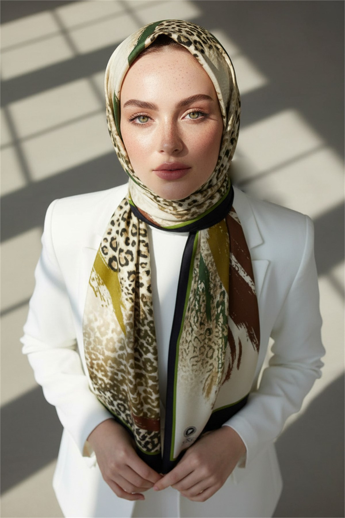 KREP RENKLİ FIRÇA VE LEOPAR DESENLİ TABA RENKLİ 75X195 KIRIŞMAZ ŞAL
