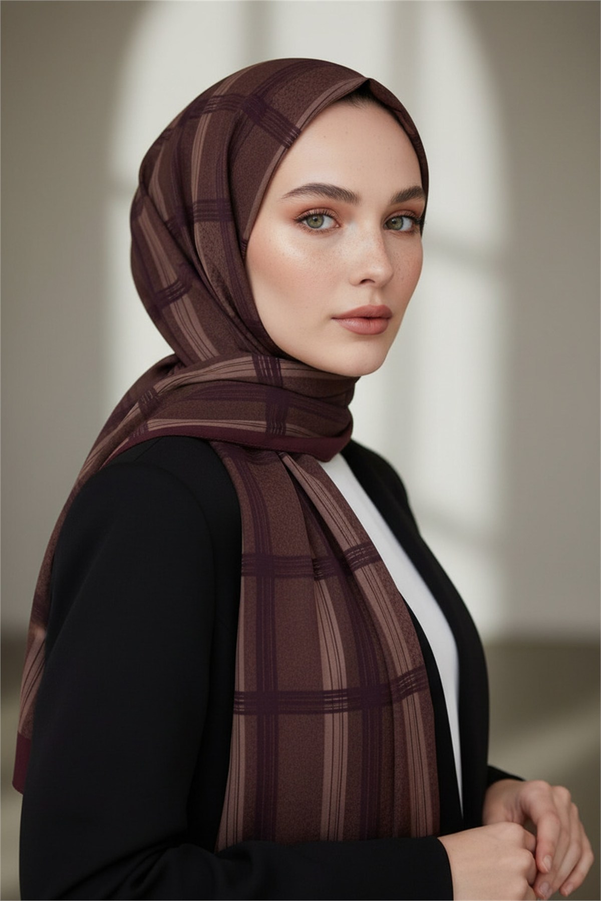 KREP GEOMETRİK DESENLİ GÜL KURUSU RENKLİ 75X195 KIRIŞMAZ ŞAL