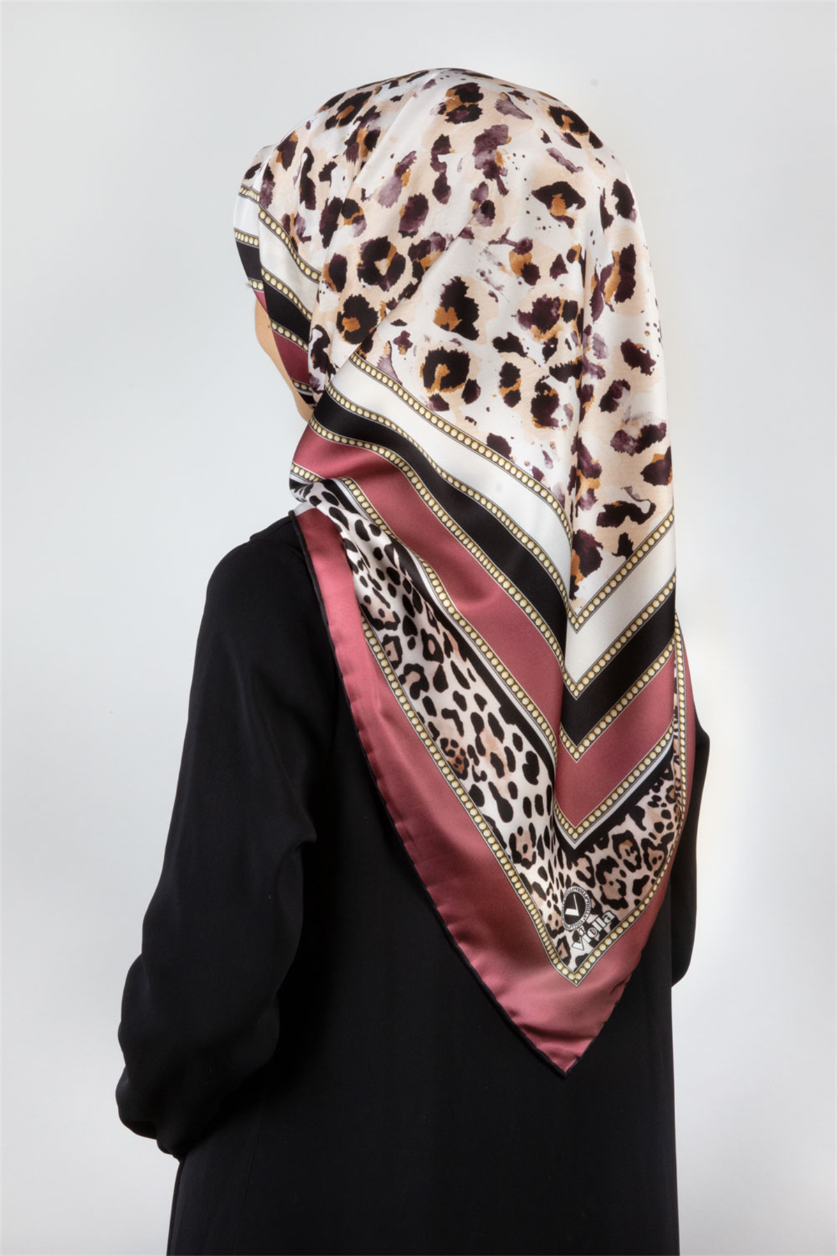 Twill Kemerli ve Leopar Desenli Gül Kurusu Renkli 90x90 Eşarp (İpek İçermez) Dikim Şekli : El Dikişi