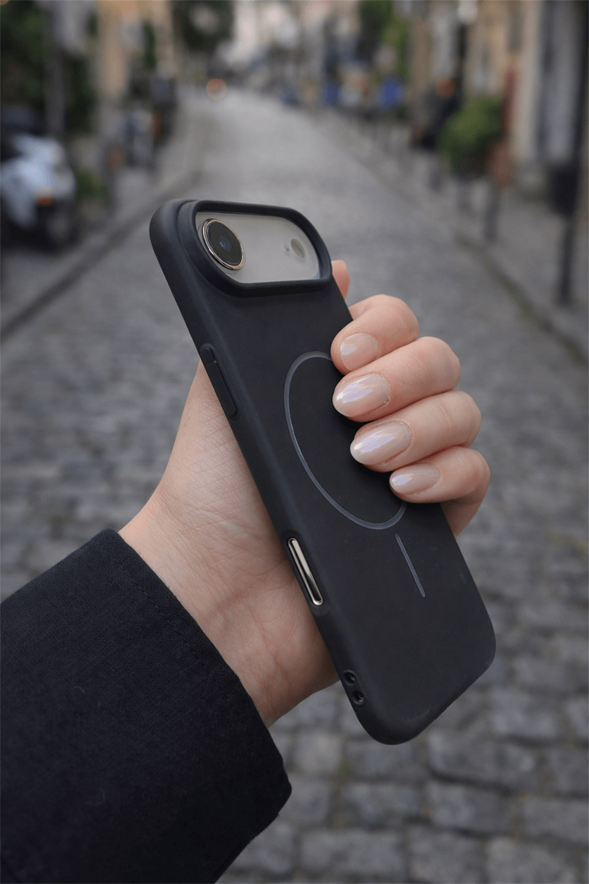 iPhone Air Uyumlu İçi Kadife Magsafe Wireless Şarz Özellikli Siyah Renkli Telefon Kılıfı