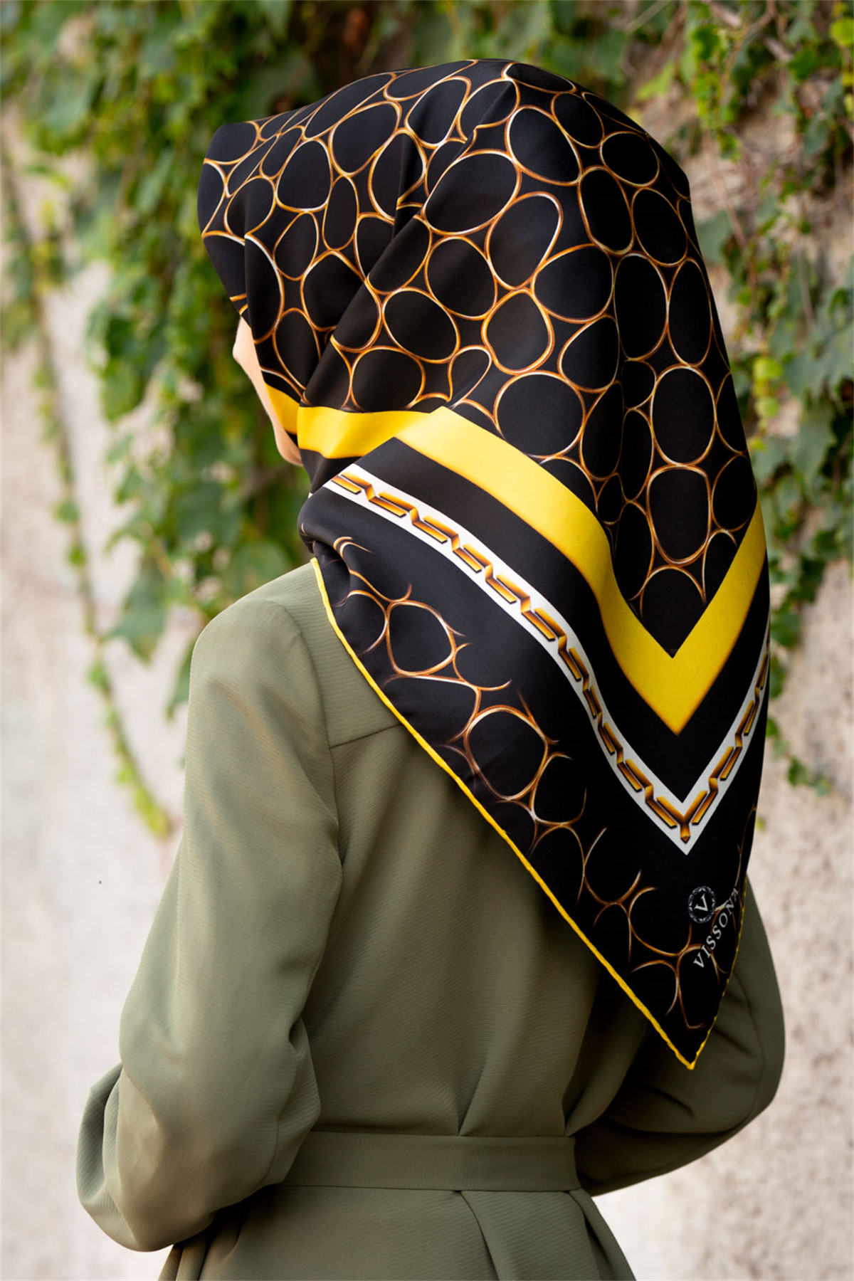 %100 Twill İpek Zincir Desenli Siyah - Limon Sarısı Renkli 90x90 Eşarp Kenar Dikiş Şekli El Dikişli