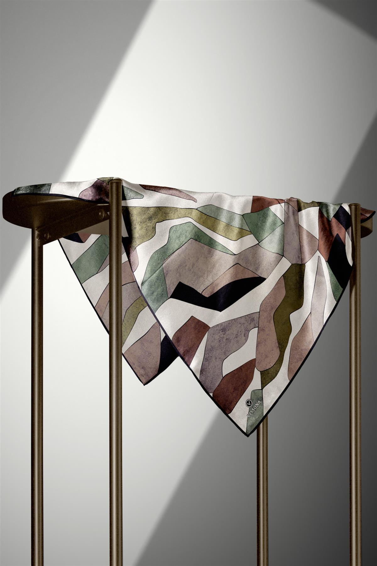 %100 Twill İpek Geometrik Desenli Bakır - Haki Renkli 90x90 Eşarp Dikim Şekli : El Dikişi