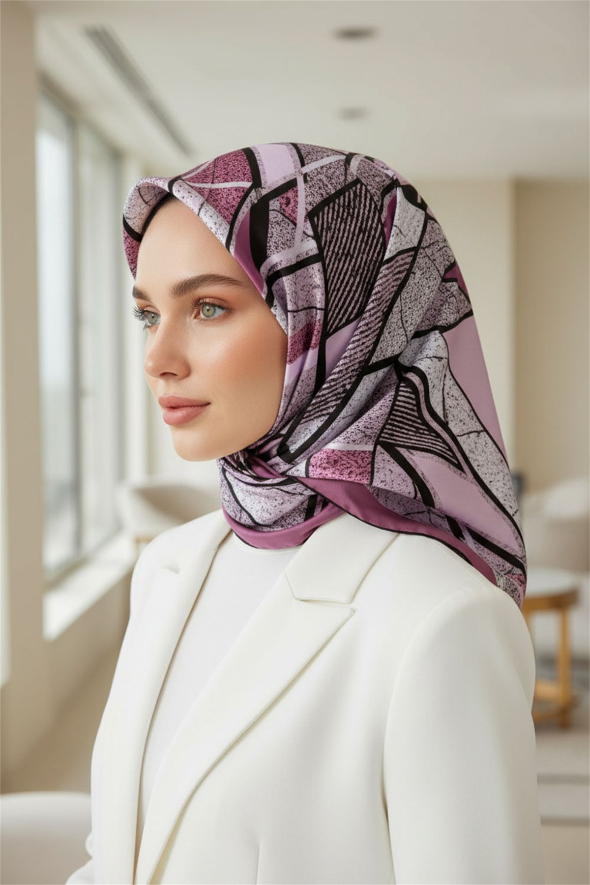 Kristal Geometrik Desenli Pembe Renkli 90x90 Eşarp (İpek İçermez) Kenar Dikiş Şekli El Dikişli