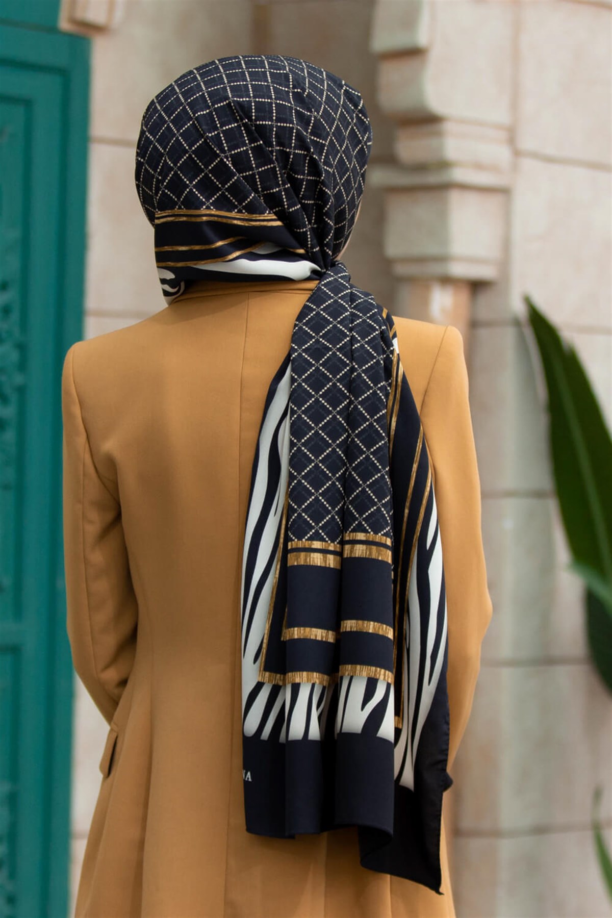 KREP ZEBRALI BAKLAVA DESENLİ SİYAH RENKLİ 75X195 KIRIŞMAZ ŞAL