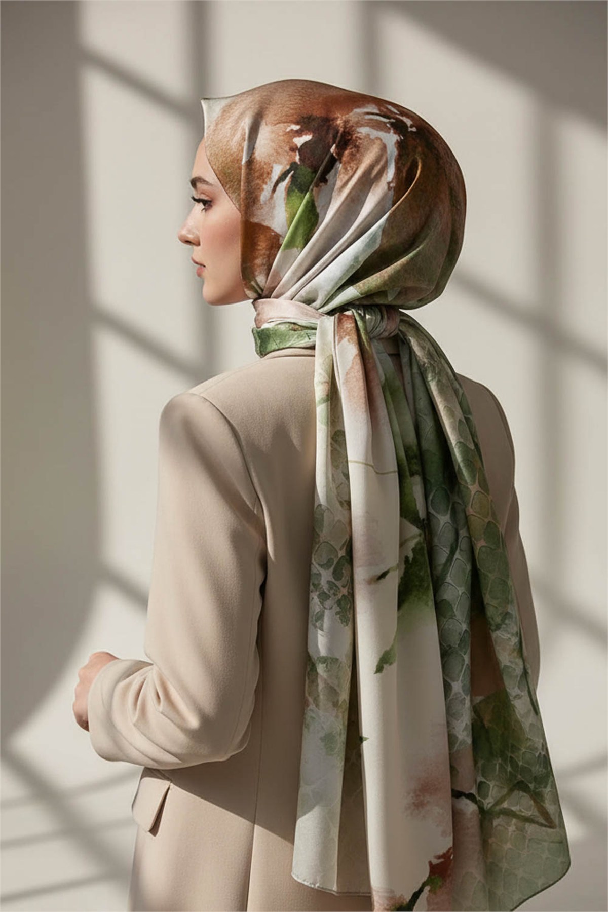 KREP SULU BOYA ÇİÇEK DESENLİ ZÜMRÜT YEŞİLİ RENKLİ 75X195 KIRIŞMAZ ŞAL