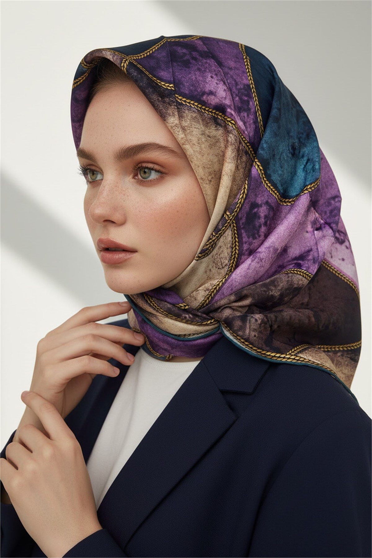 %100 Twill İpek Zincirli Mermer Desenli Petrol Yeşili - Lila Renkli 90x90 Eşarp Dikim Şekli : El Dikişi