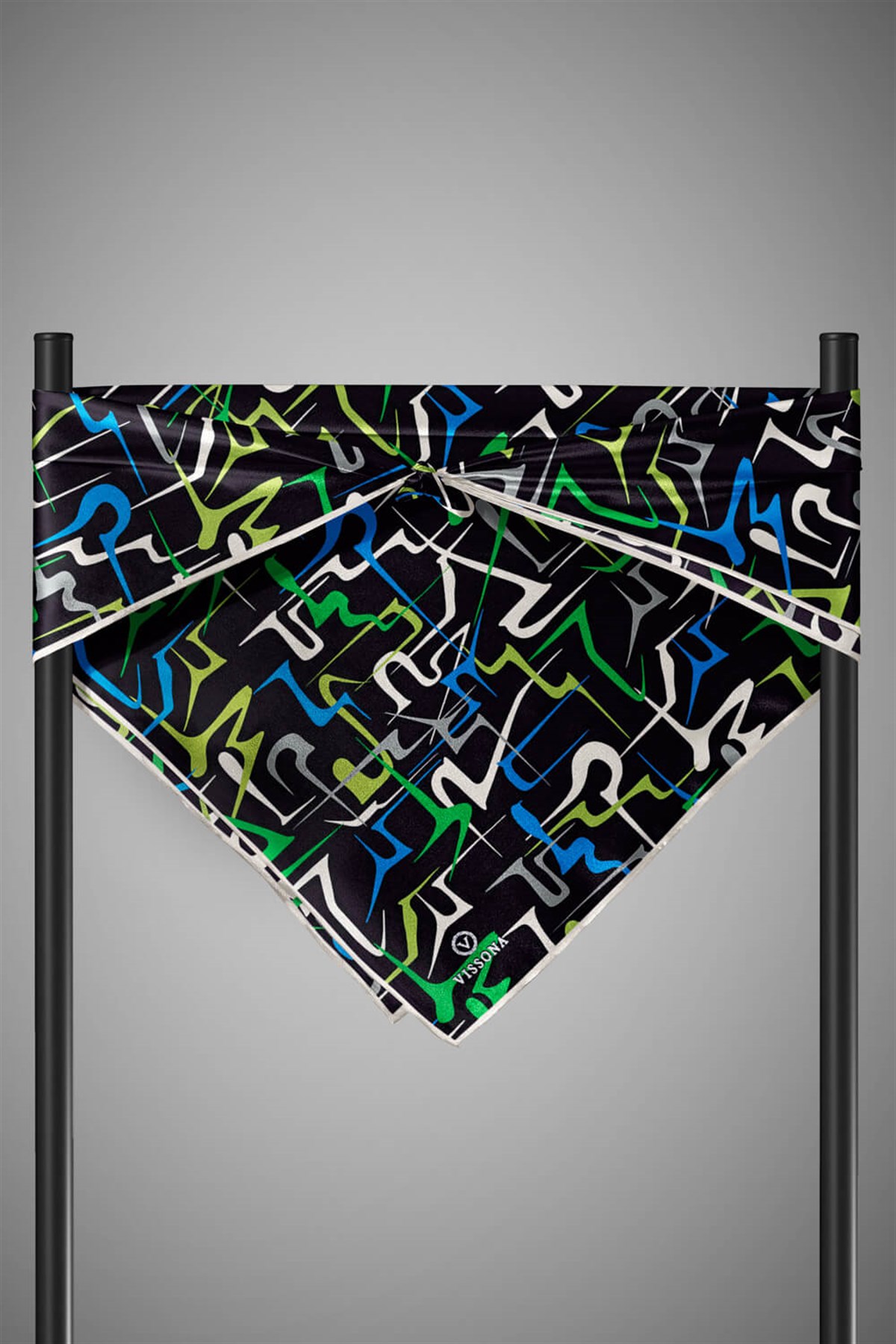 % 57 İPEK % 43 VİSKON Twill İpek Soyut Geometrik Desenli Saks - Zümrüt Yeşili Renkli 90x90 Eşarp Dikim Şekli : El Dikişi